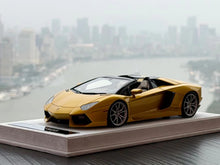 Load image into Gallery viewer, Lamborghini Aventador LP700-4 Roadster - Electro-Lime Gold - 1:18
