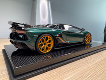 Load image into Gallery viewer, Lamborghini Aventador SVJ - Verde Hydra - 1:18
