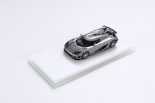 Load image into Gallery viewer, Koenigsegg CCXR - Carbon Silver - 1:64
