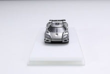 Load image into Gallery viewer, Koenigsegg CCXR - Carbon Silver - 1:64
