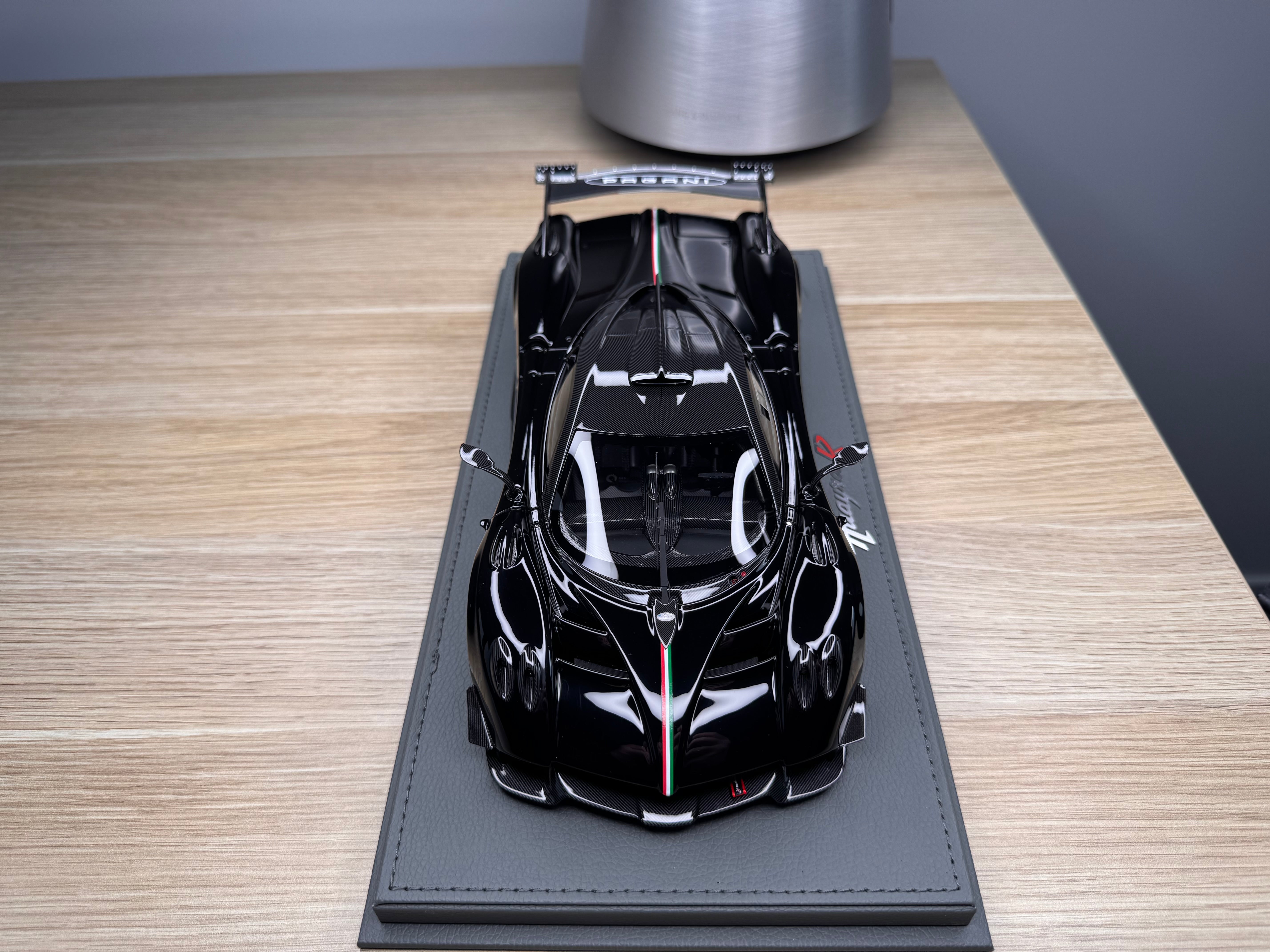 Pagani Huayra R - Gloss Black - 1:18