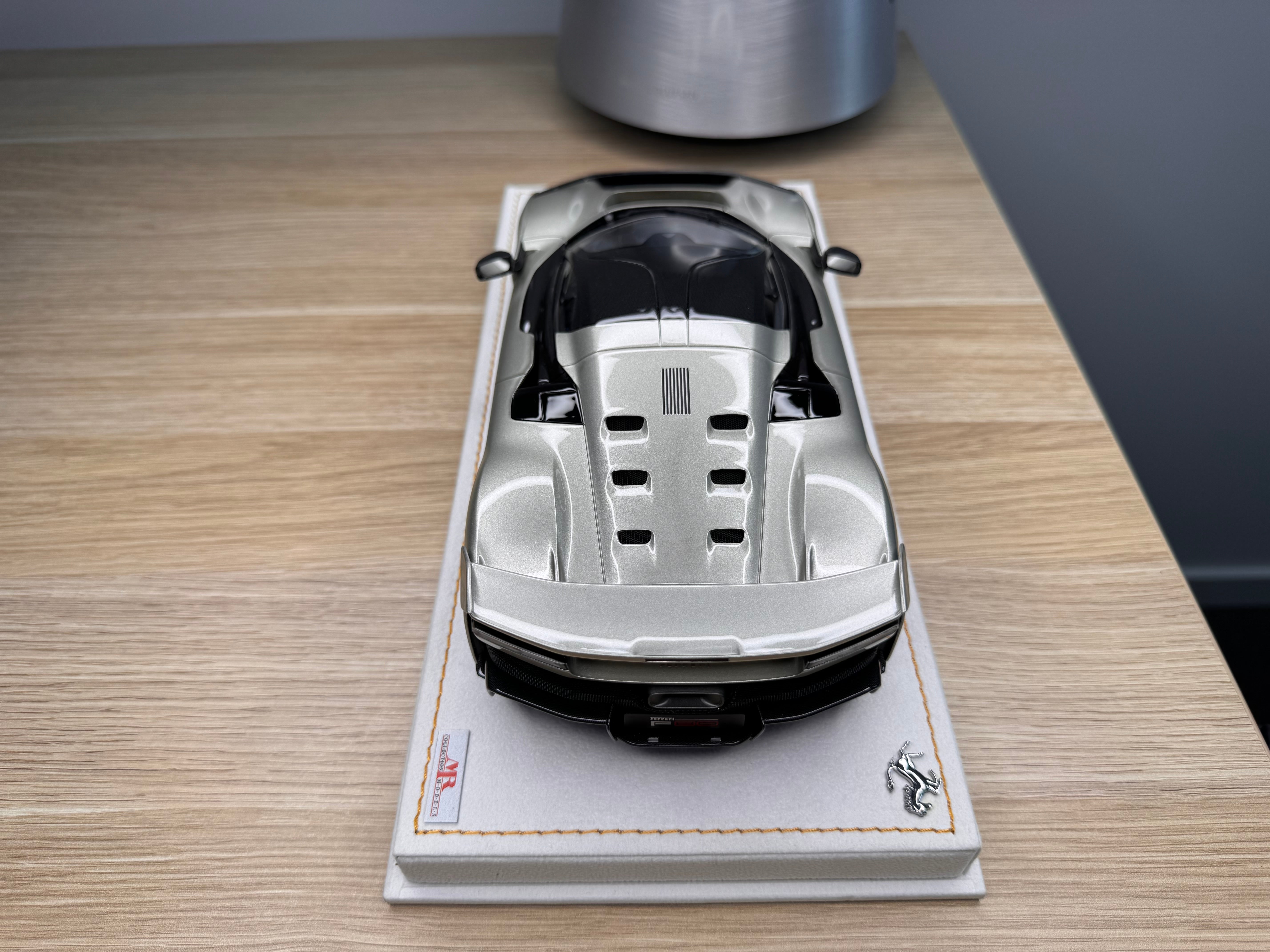Ferrari F80 - Alluminio Lucido LE49 - 1:18