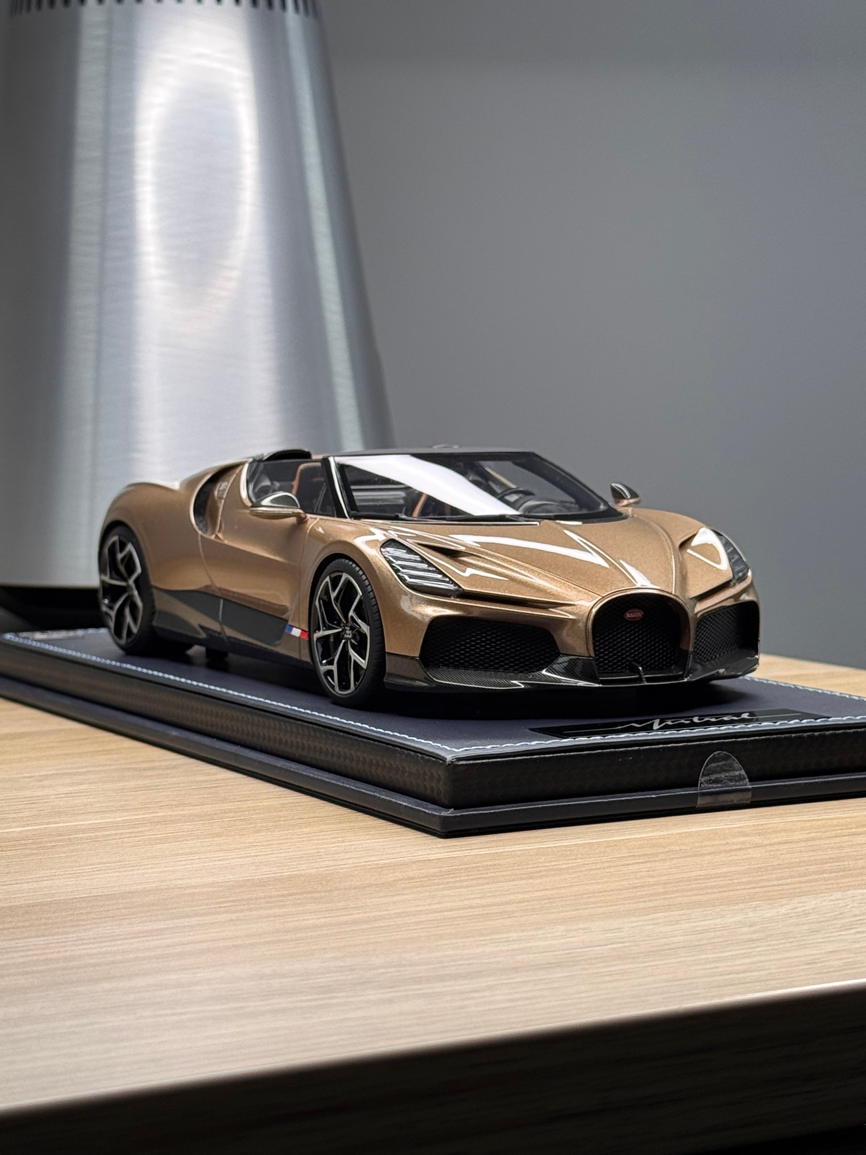 Bugatti Mistral - Dore gold - 1:18