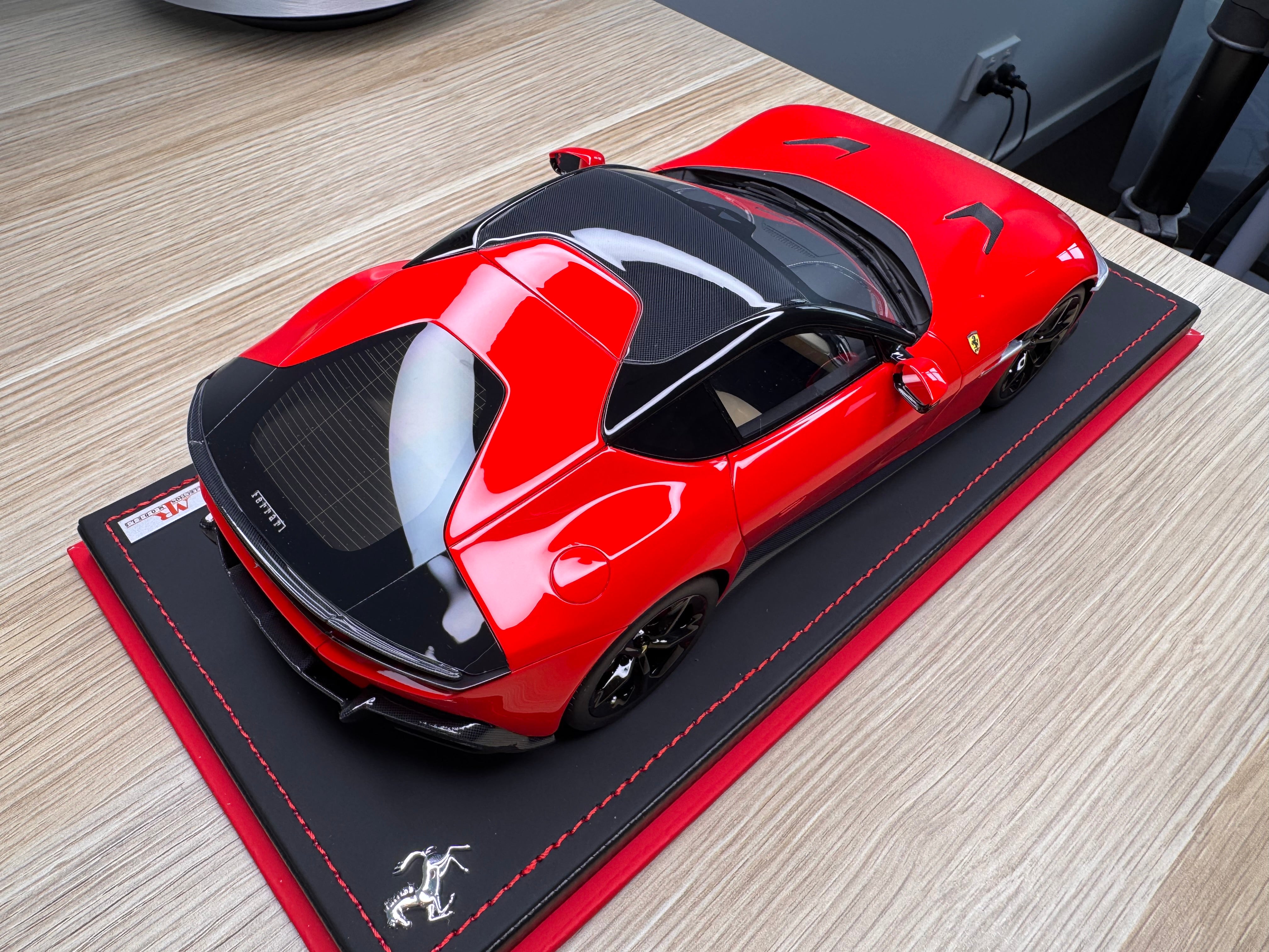 Ferrari 12 Cilindri - Rosso Scuderia - 1:18