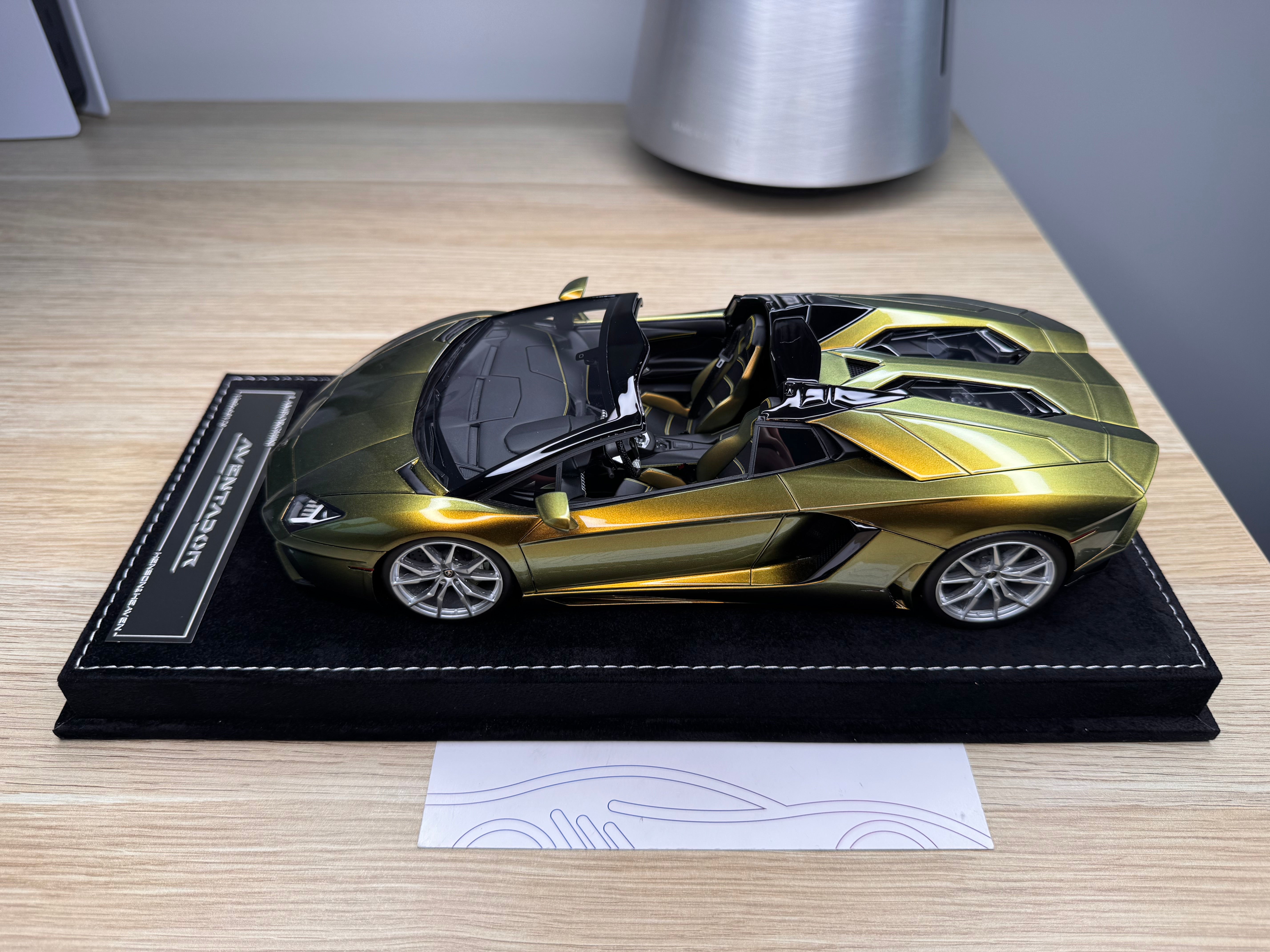 Lamborghini Aventador LP700-4 Roadster - Chameleon Gold - 1:18