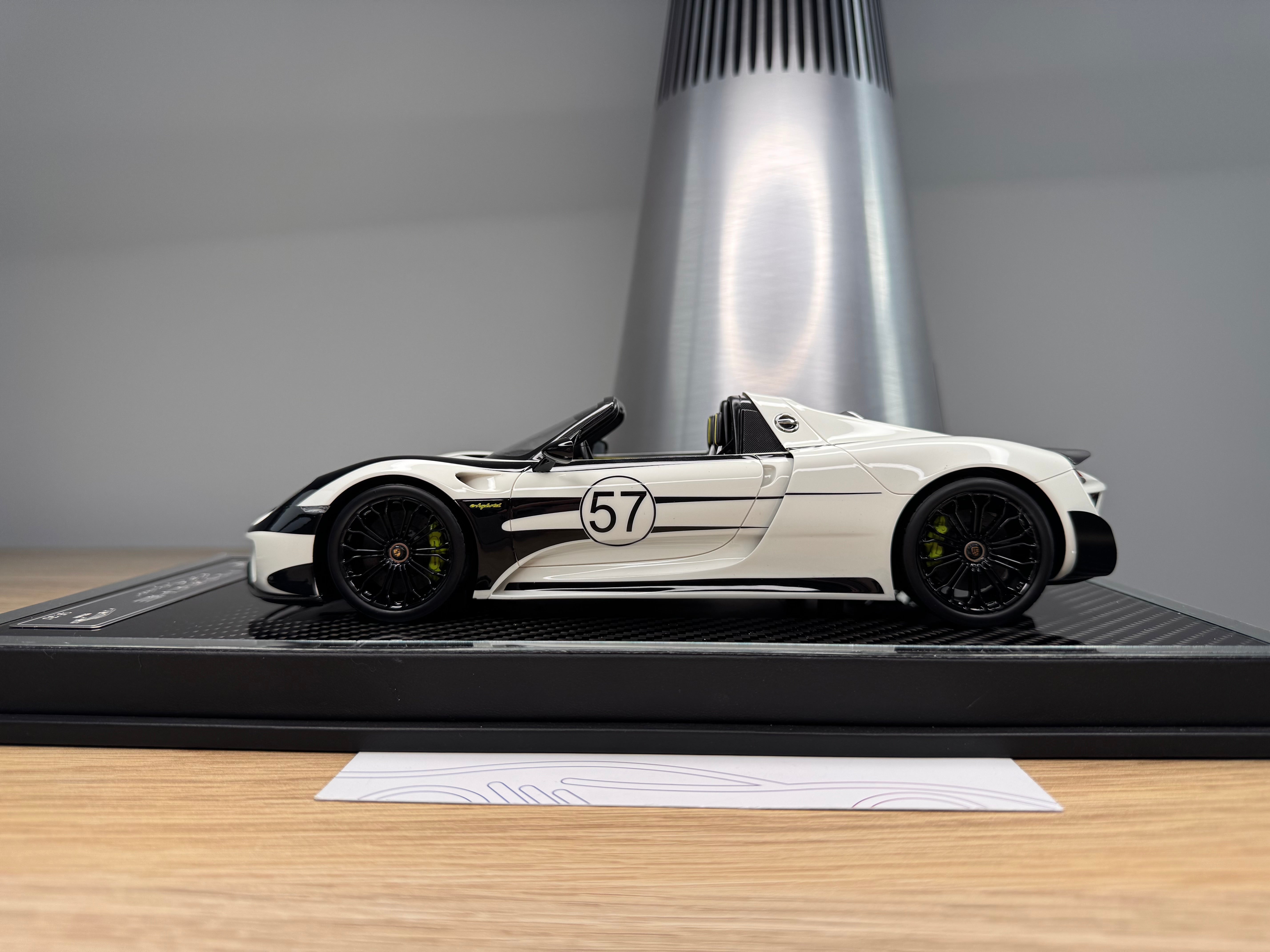 Porsche 918 Spyder - Luminous Green number 57 - 1:18