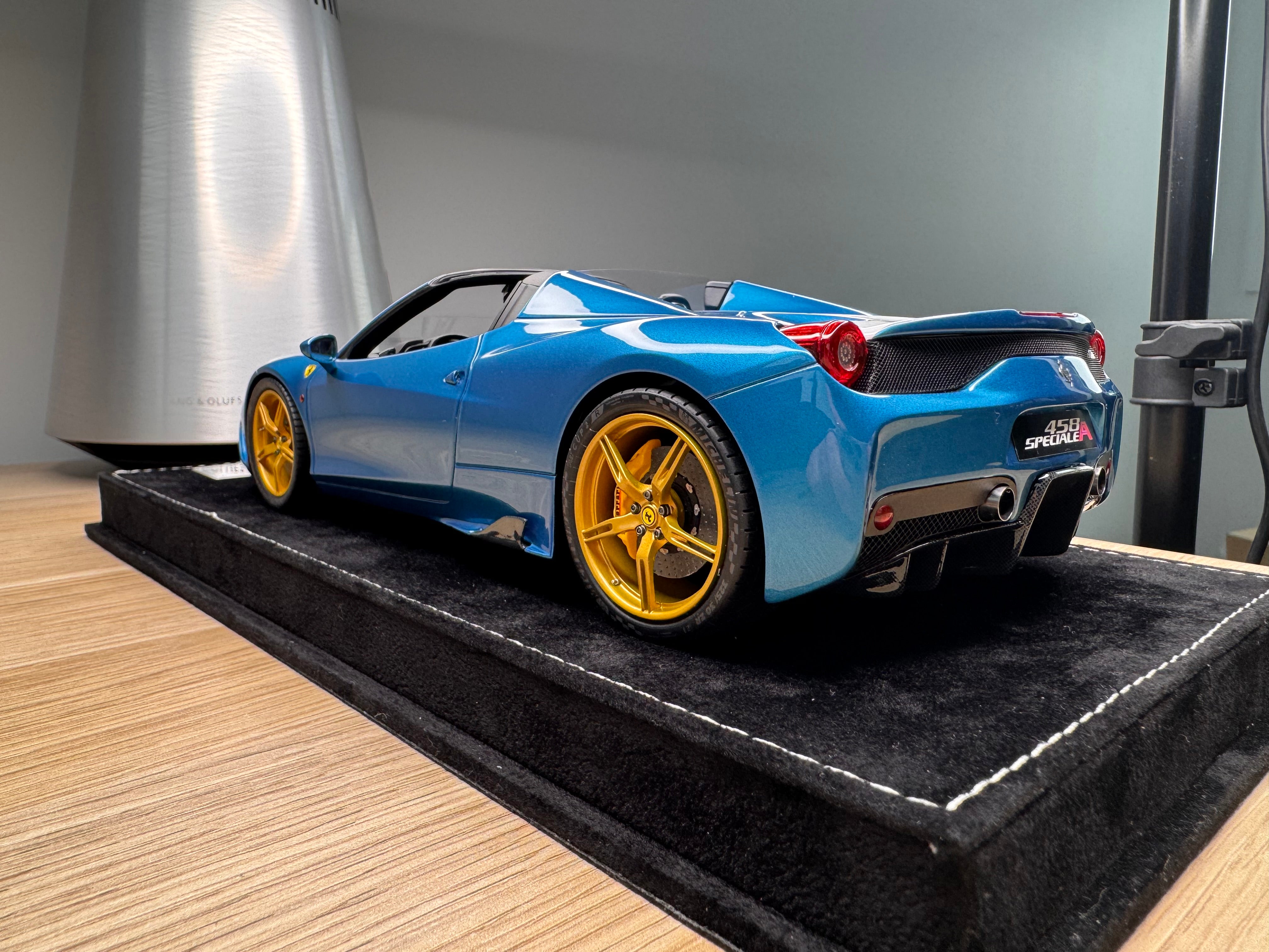 Ferrari 458 Speciale Aperta - Artemis Green / Blue - 1:18