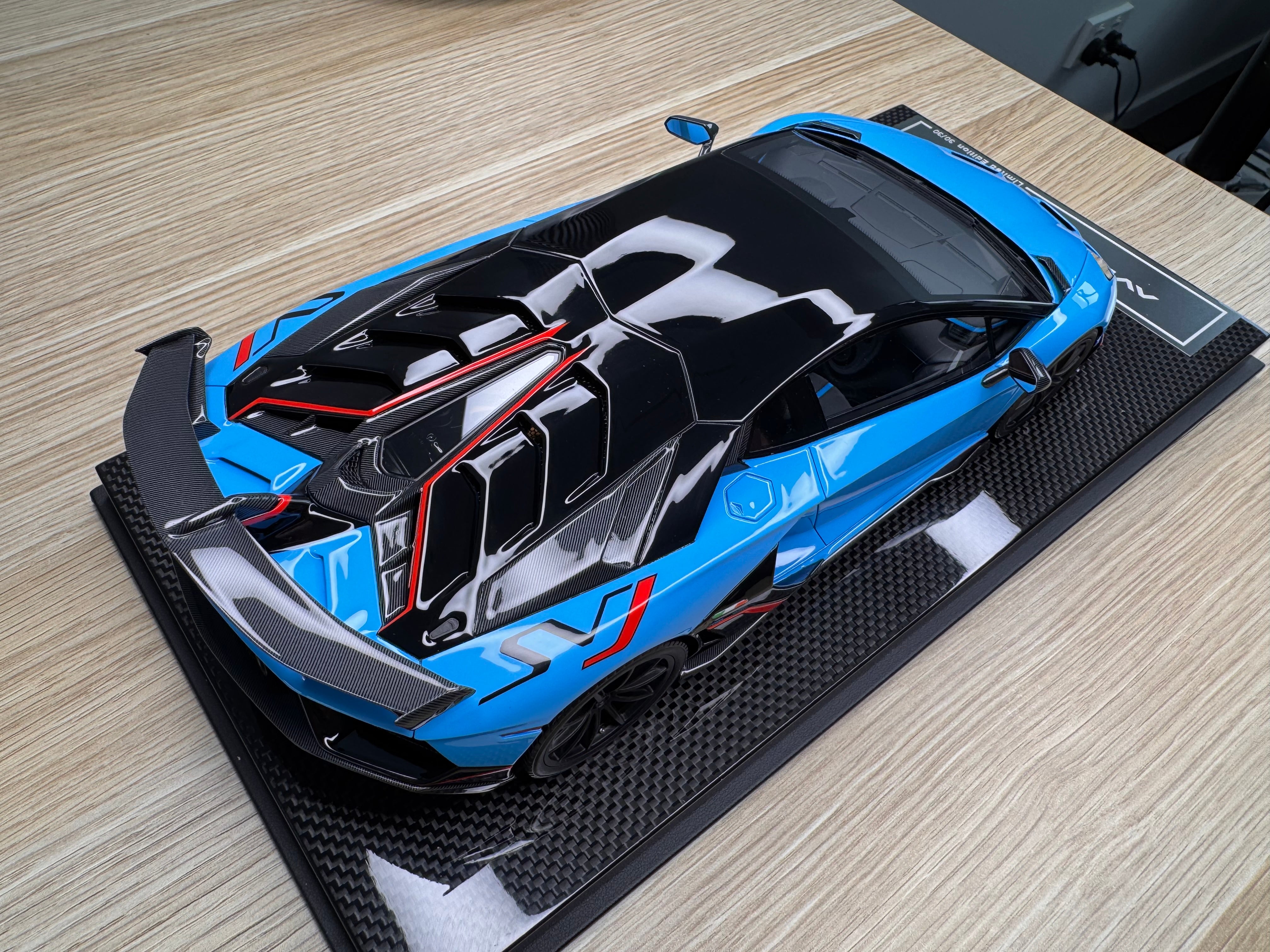 Lamborghini Aventador SVJ - Azzurro Flake / Red Stripe - 1:18