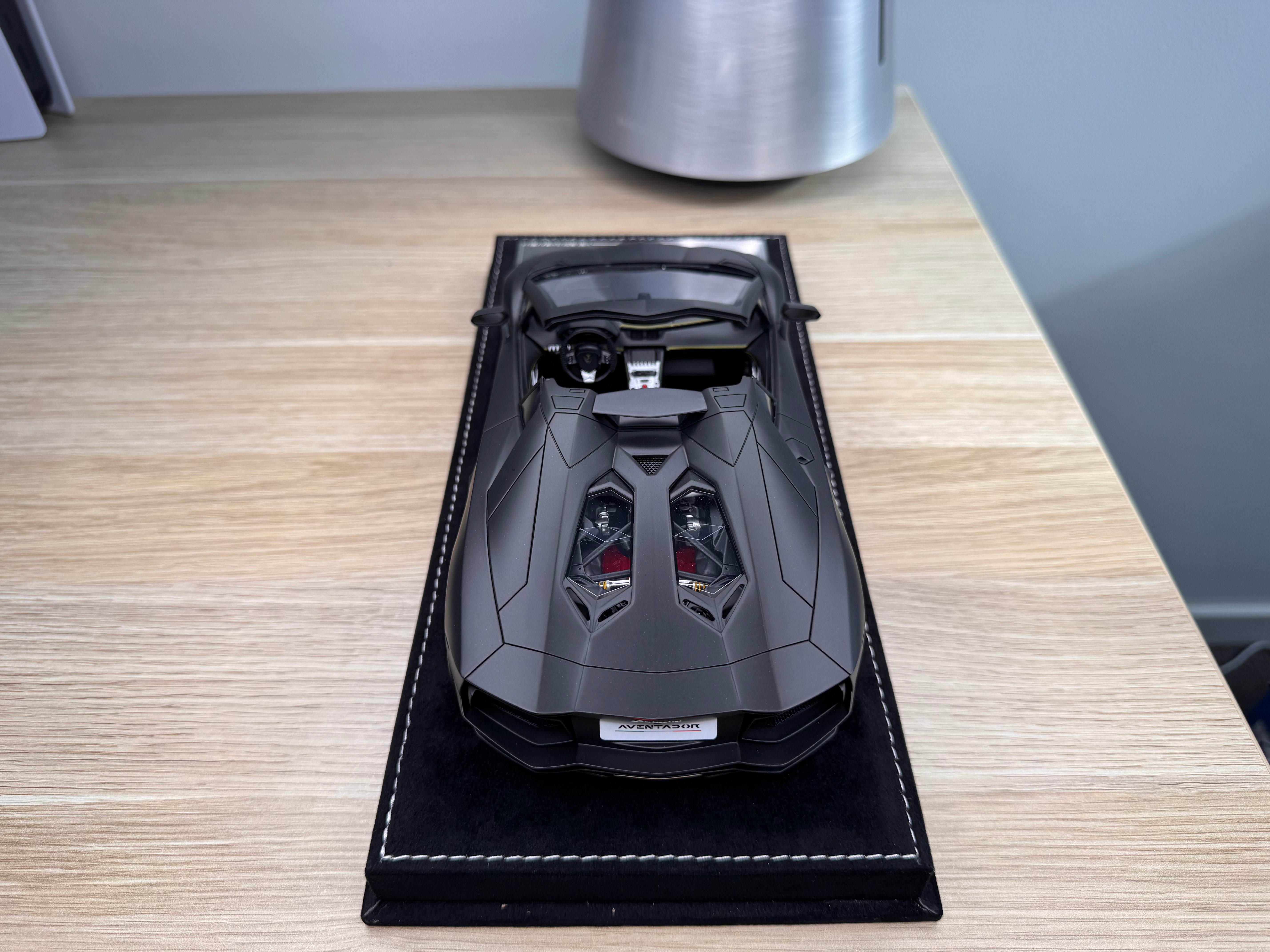 Lamborghini Aventador LP700-4 Roadster - Matte Black - 1:18