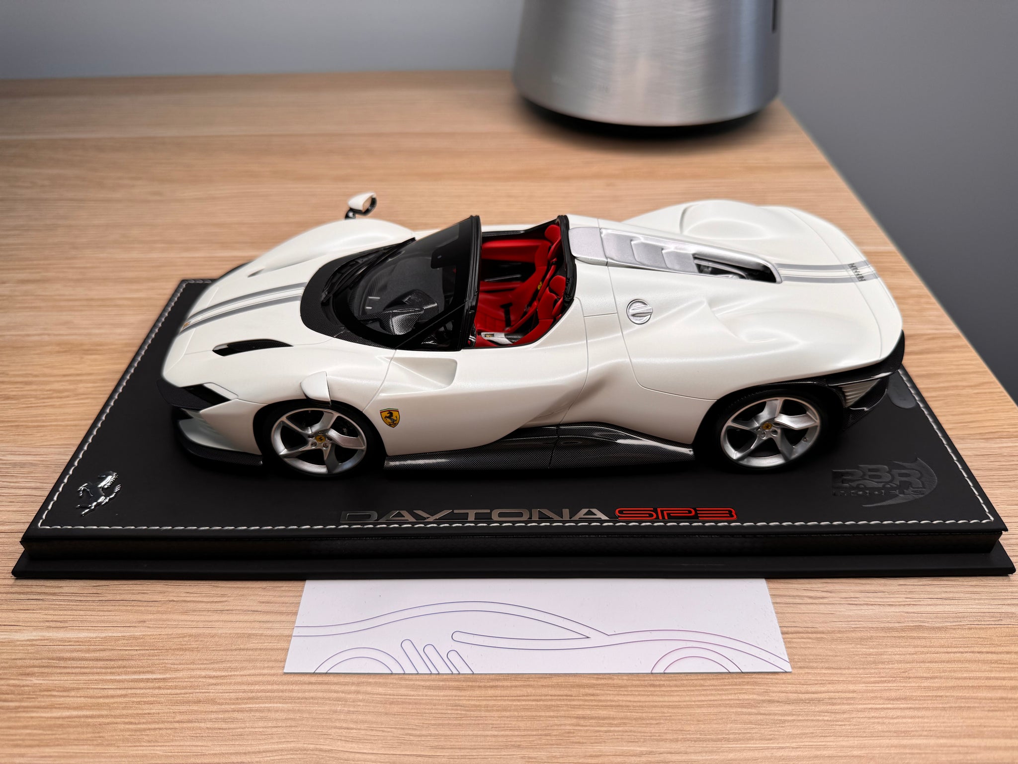 Ferrari Daytona SP3 - BBR Pearl White - 1:18 Ferrari Daytona SP3 - BBR Pearl White - 1:18
