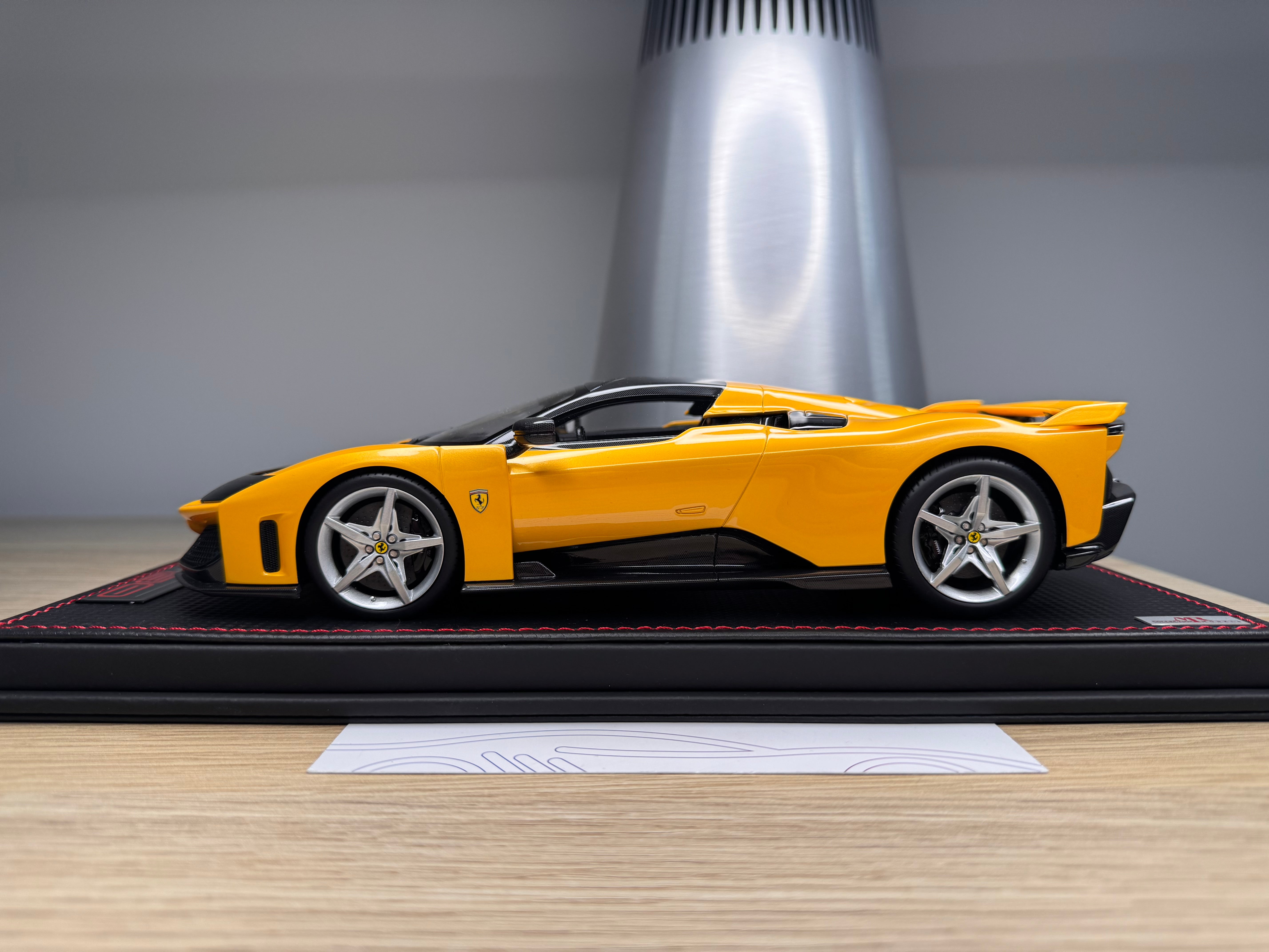 Ferrari F80 - Giallo Triplo Strato - 1:18