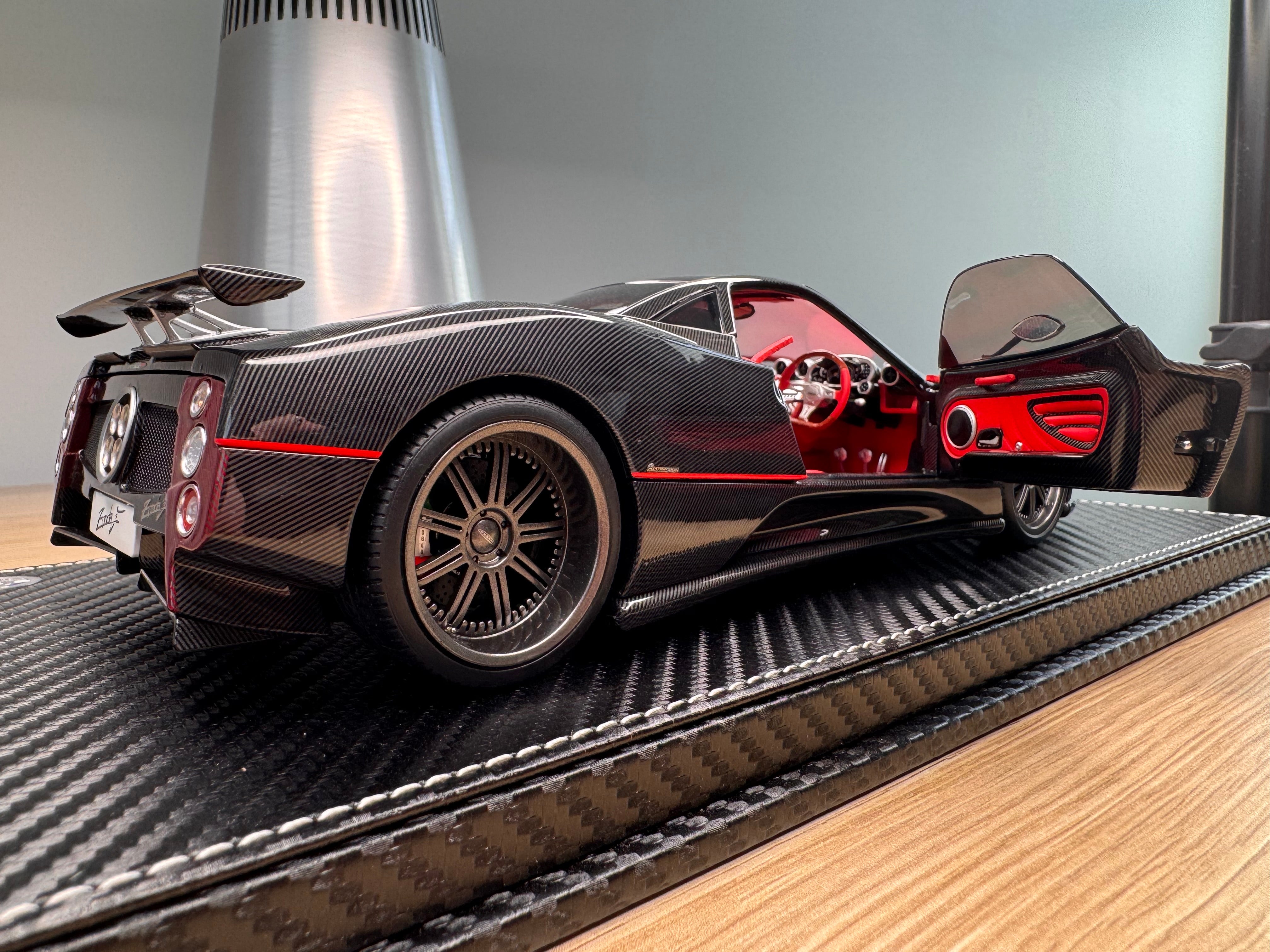 Pagani Zonda F - gloss carbon black OPEN PARTS - 1:18