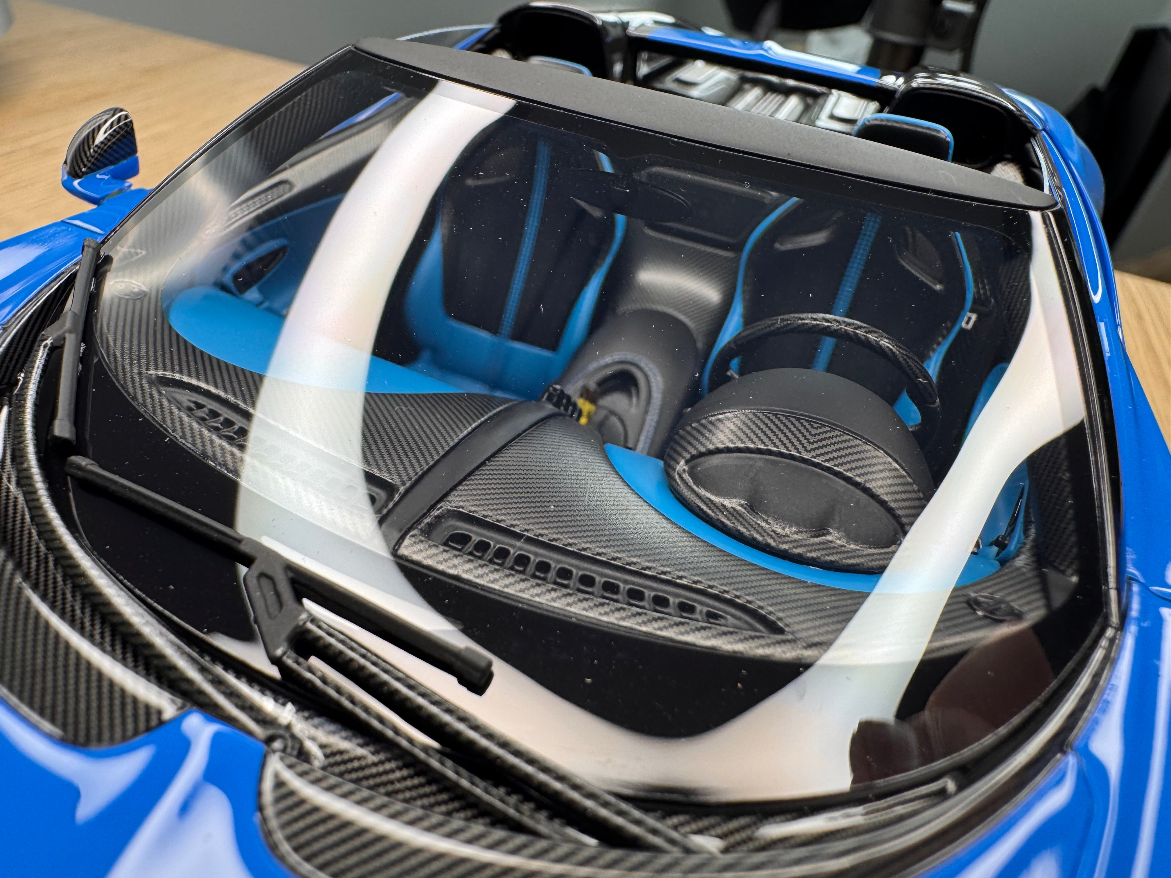 Bugatti Mistral - blue - 1:18