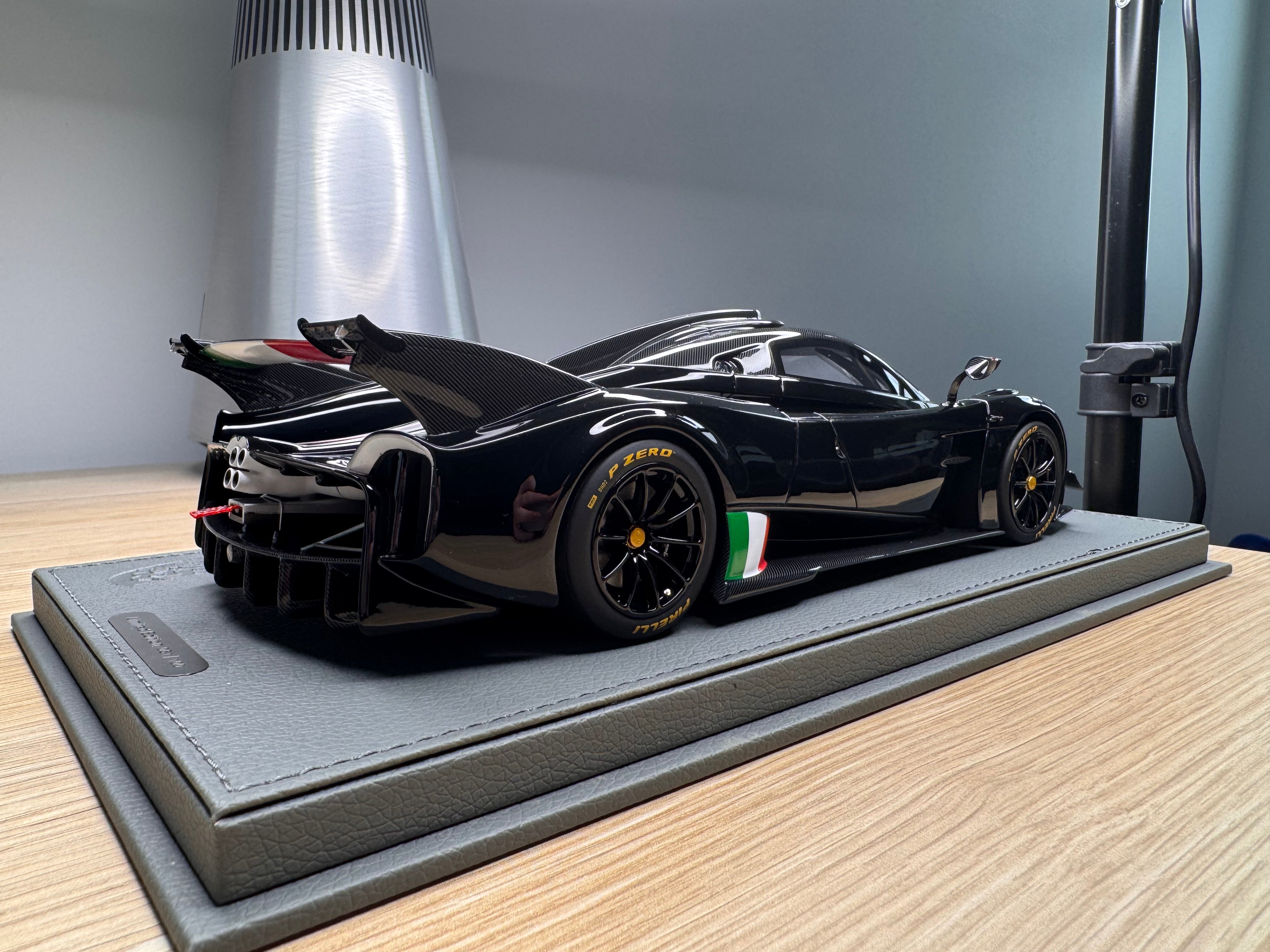 Pagani Huayra R - Gloss Black - 1:18