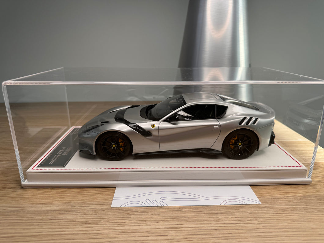 Ferrari F12tdf - Grigio Silverstone - 1:18