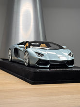 Load image into Gallery viewer, Lamborghini Aventador LP700-4 Roadster - Azzurro Thethis - 1:18
