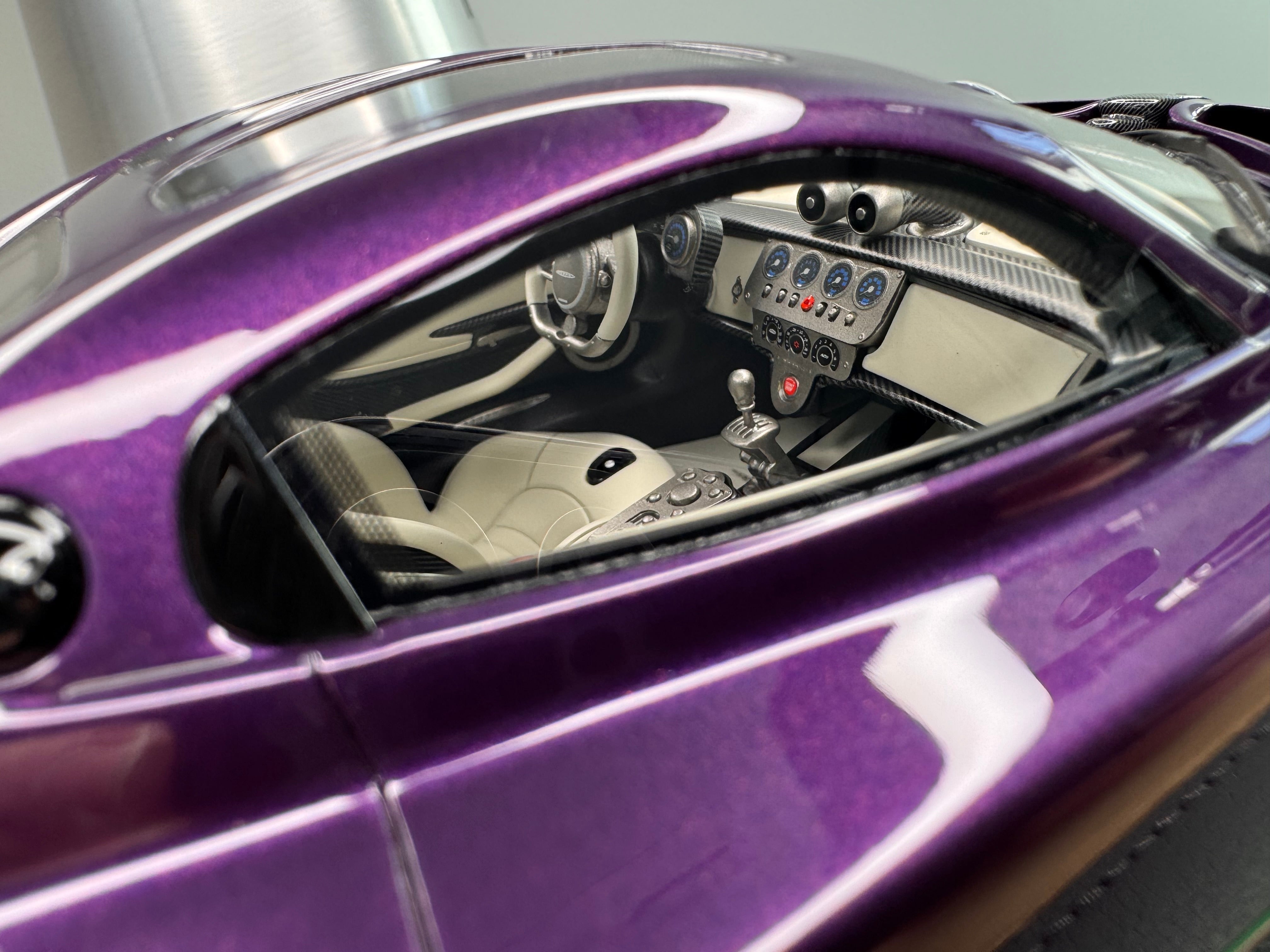 Pagani Utopia - Viola Hong Kong new version - 1:18