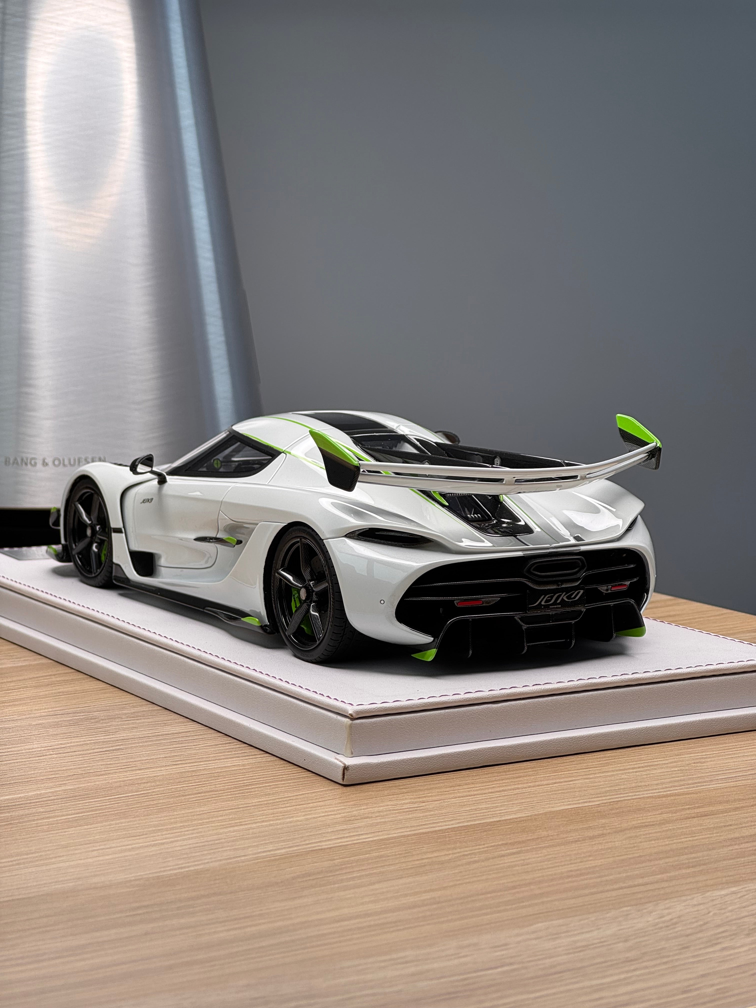 Koenigsegg Jesko 7362 PMC Special Project - Crystal White - 1:18