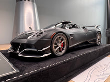 Load image into Gallery viewer, Pagani Huayra Roadster Tempesta - matte black / carbon - 1:18
