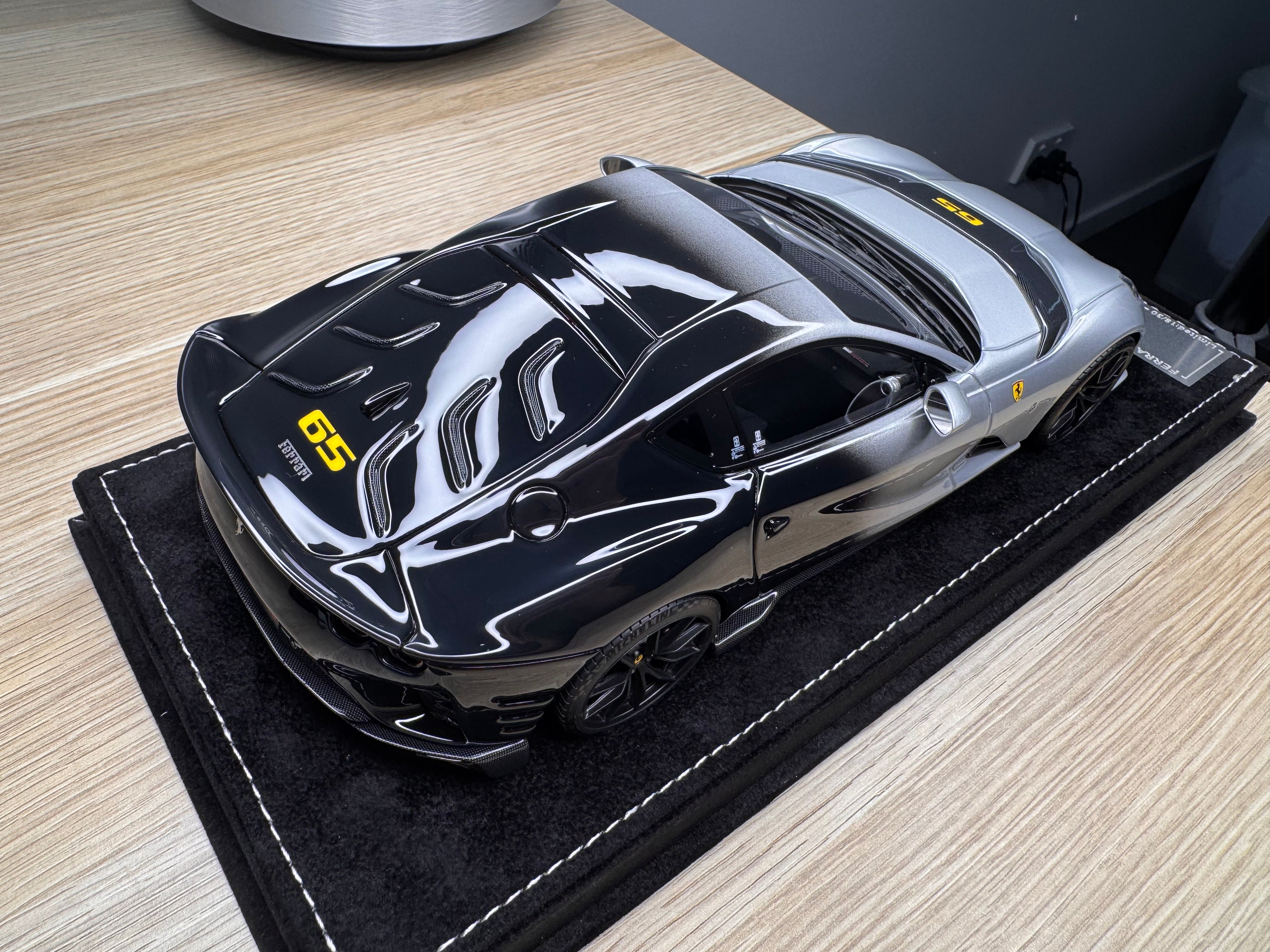 Ferrari 812 Competizione - Grigio Titanio & Nero Daytona - 1:18