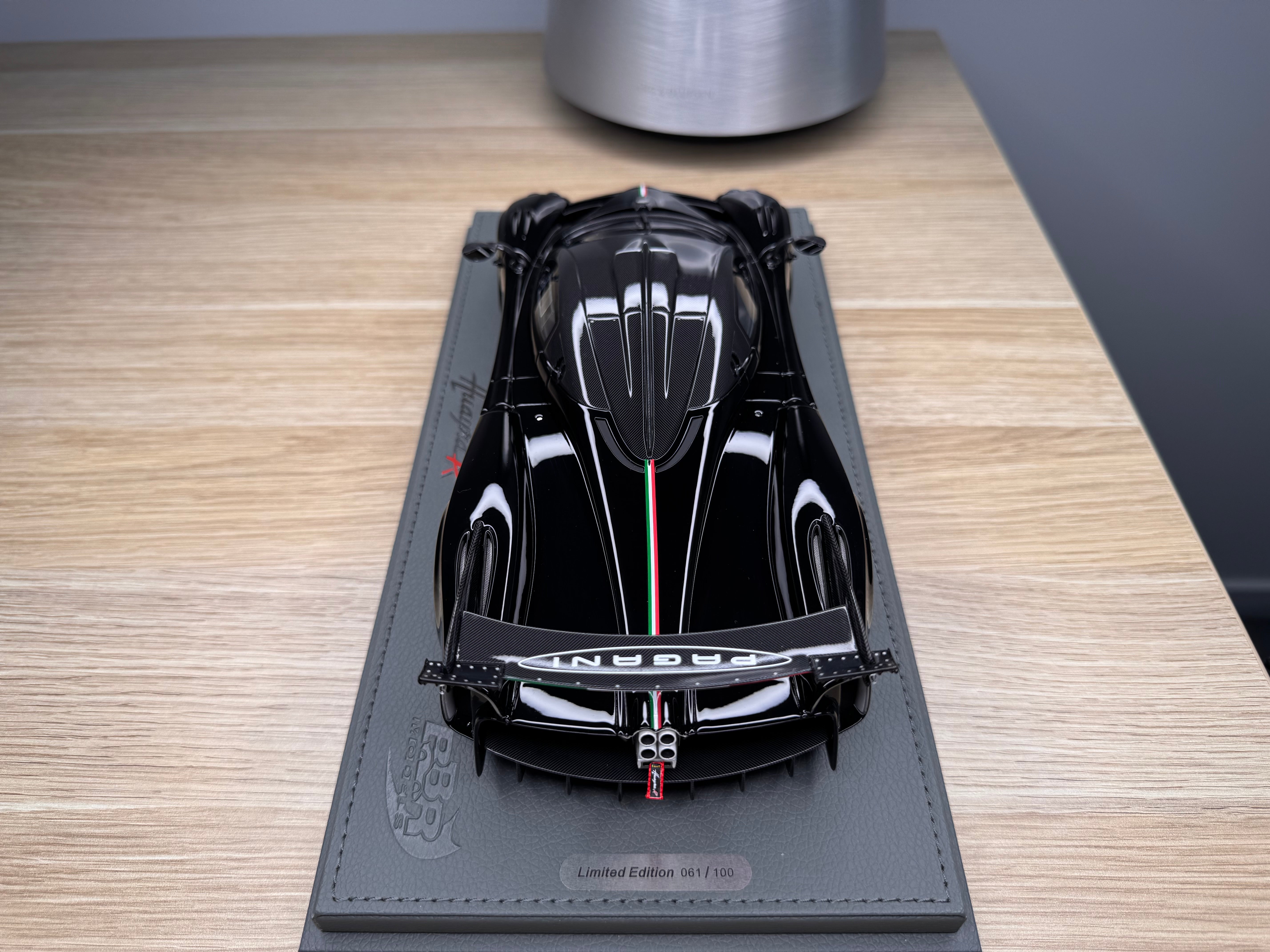 Pagani Huayra R - Gloss Black - 1:18