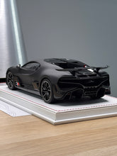 Load image into Gallery viewer, Bugatti Divo - black carbon (matte) - 1:18
