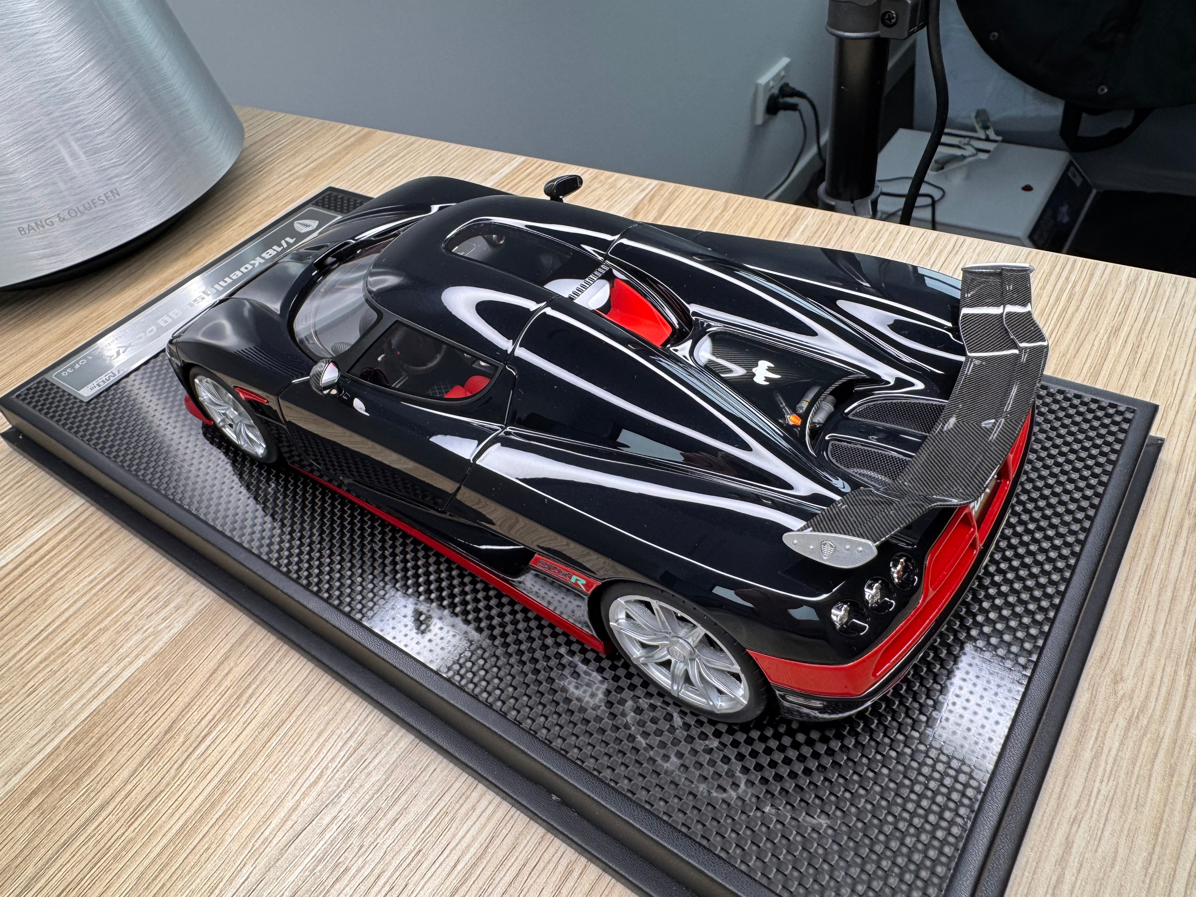 Koenigsegg CCXR - Gloss Black - 1:18