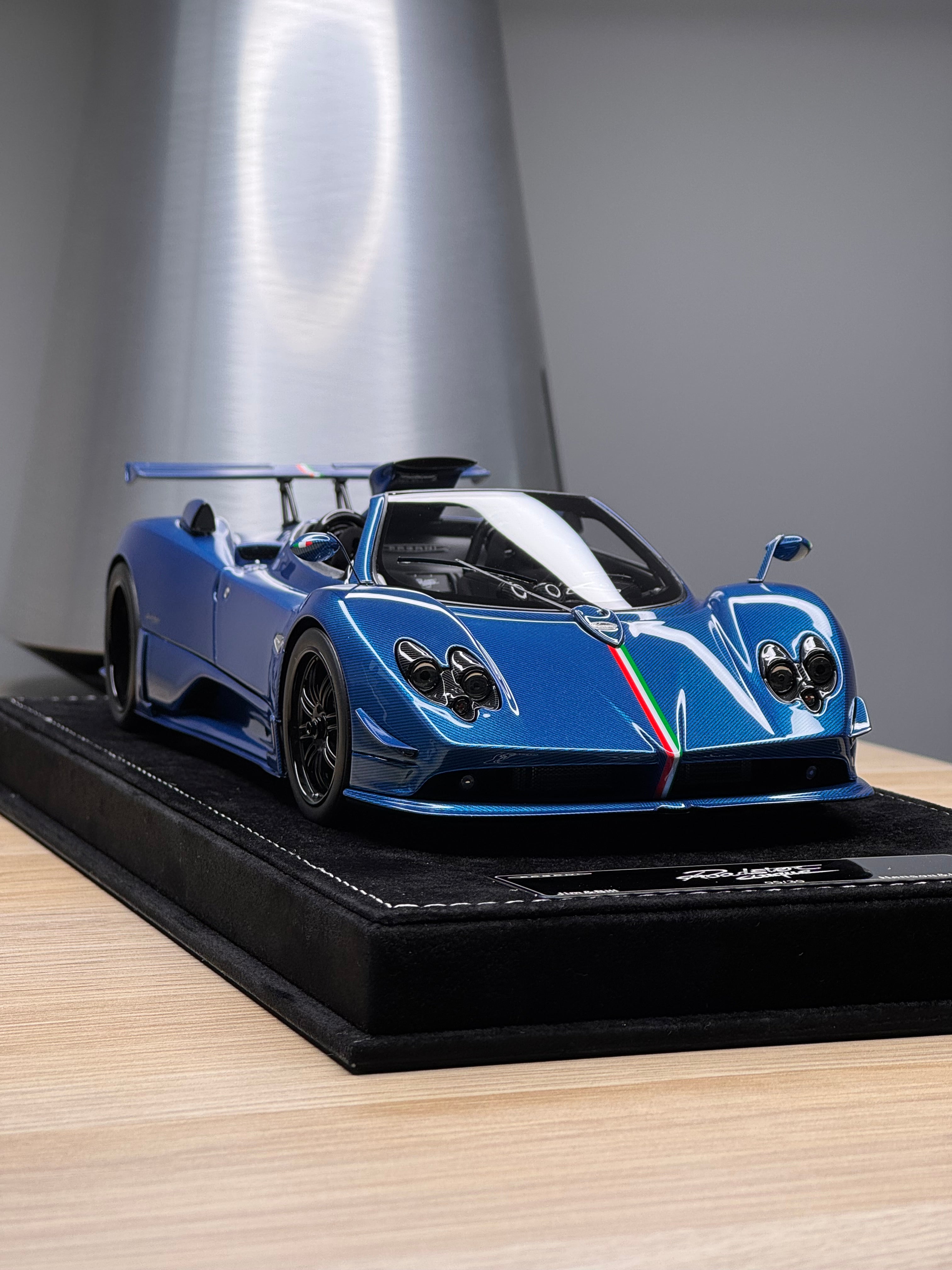 Pagani Zonda Cinque Roadster - Blue Carbon - 1:18