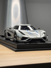 Load image into Gallery viewer, Koenigsegg Regera - Moon Silver with carbon wheels - 1:18
