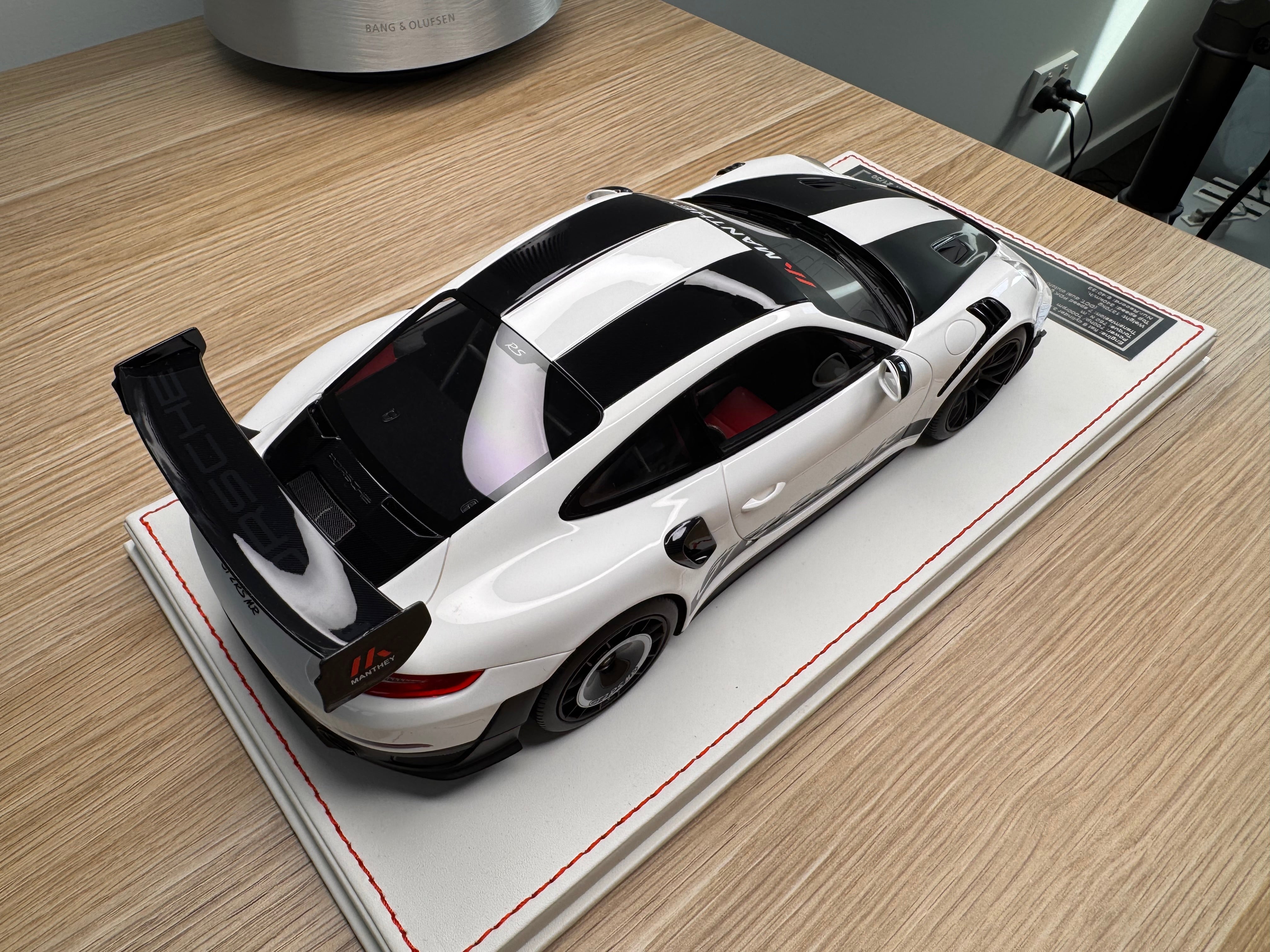 Porsche 911 GT2RSMR - White - 1:18