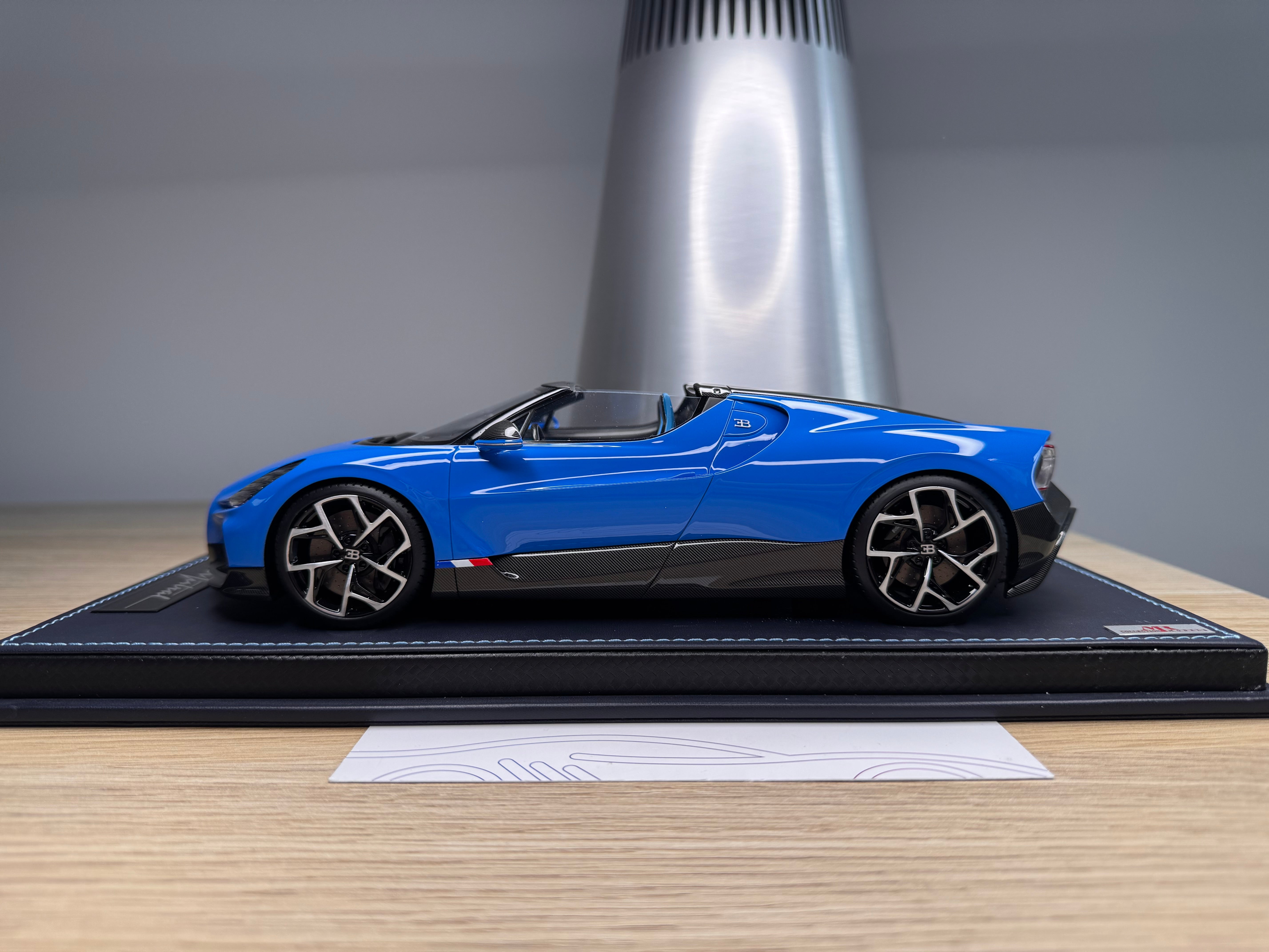 Bugatti Mistral - blue - 1:18