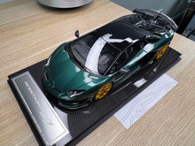 Load image into Gallery viewer, Lamborghini Aventador SVJ - Verde Hydra - 1:18
