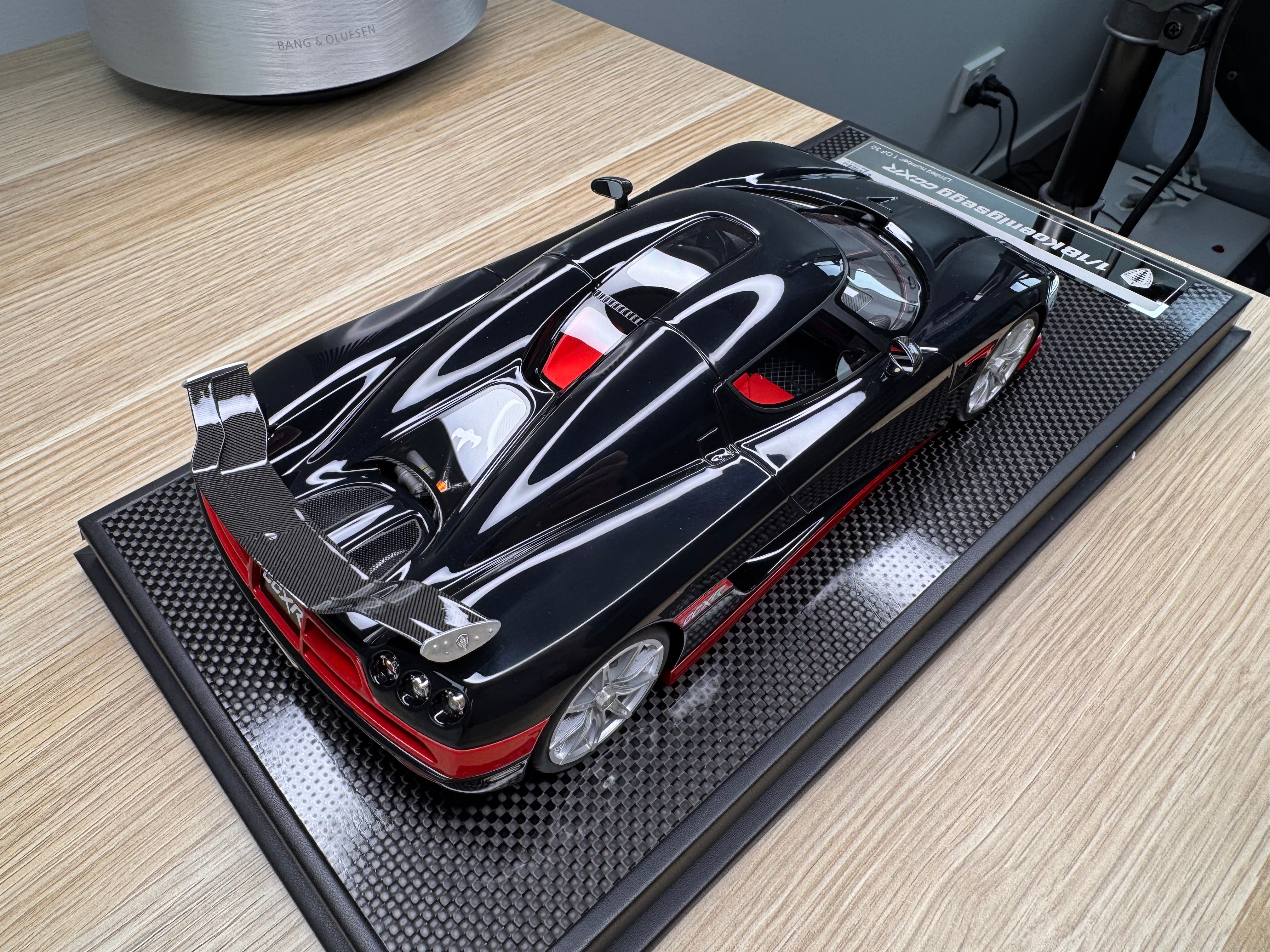 Koenigsegg CCXR - Gloss Black - 1:18
