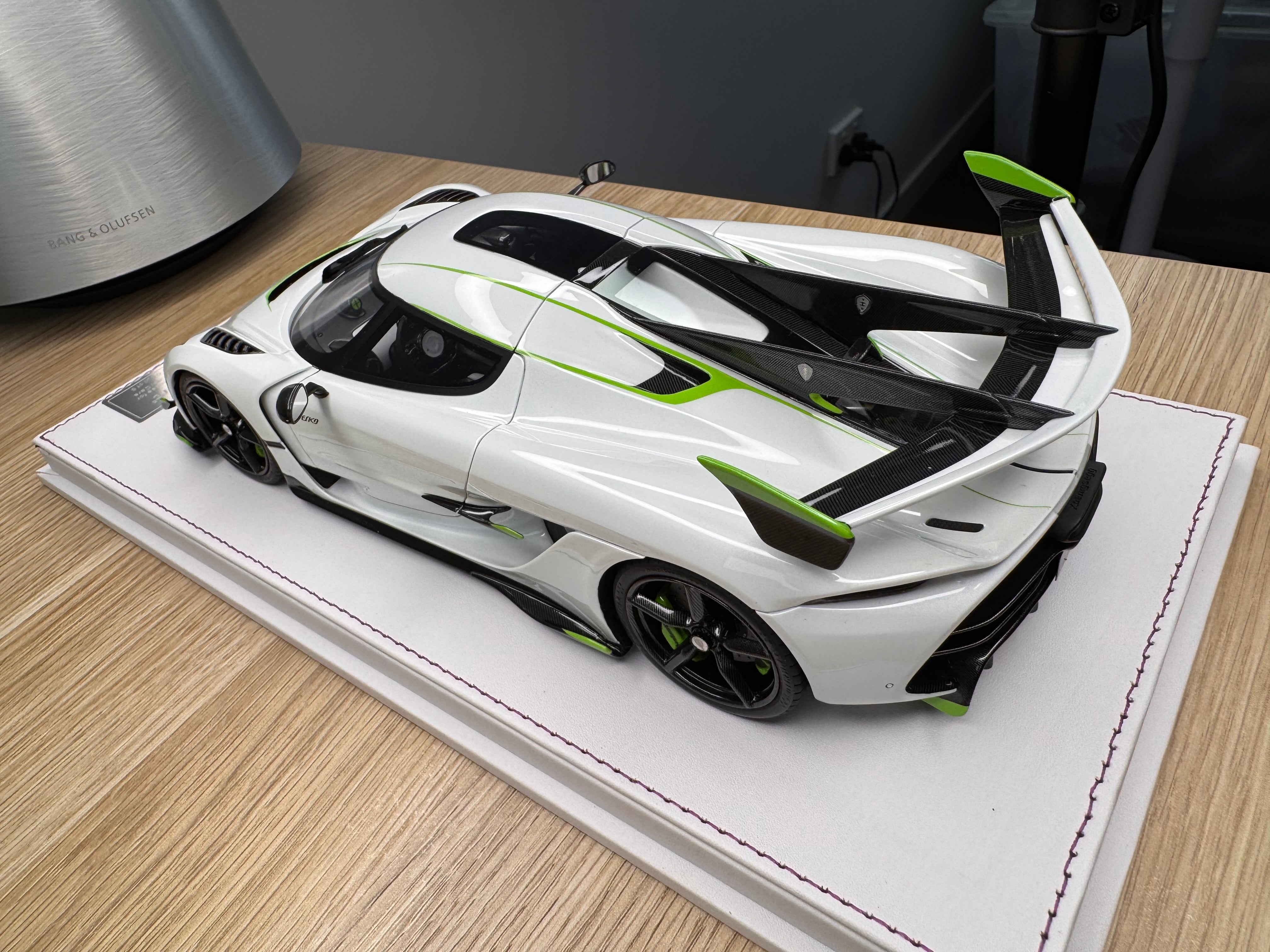Koenigsegg Jesko 7362 PMC Special Project - Crystal White - 1:18