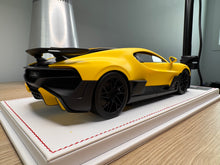 Load image into Gallery viewer, Bugatti Divo - Jaune Molsheim (matte) - 1:18
