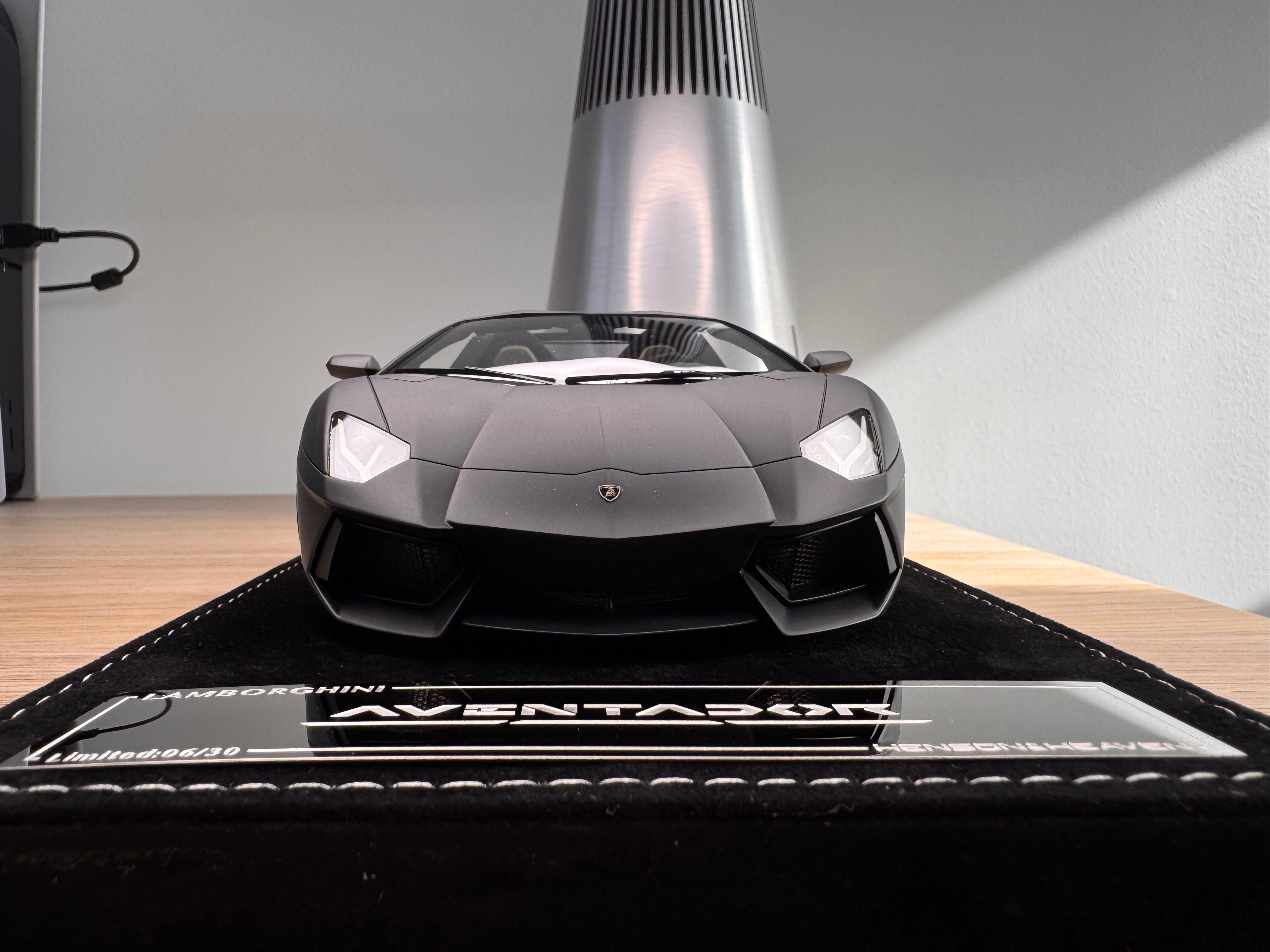 Lamborghini Aventador LP700-4 Roadster - Matte Black - 1:18