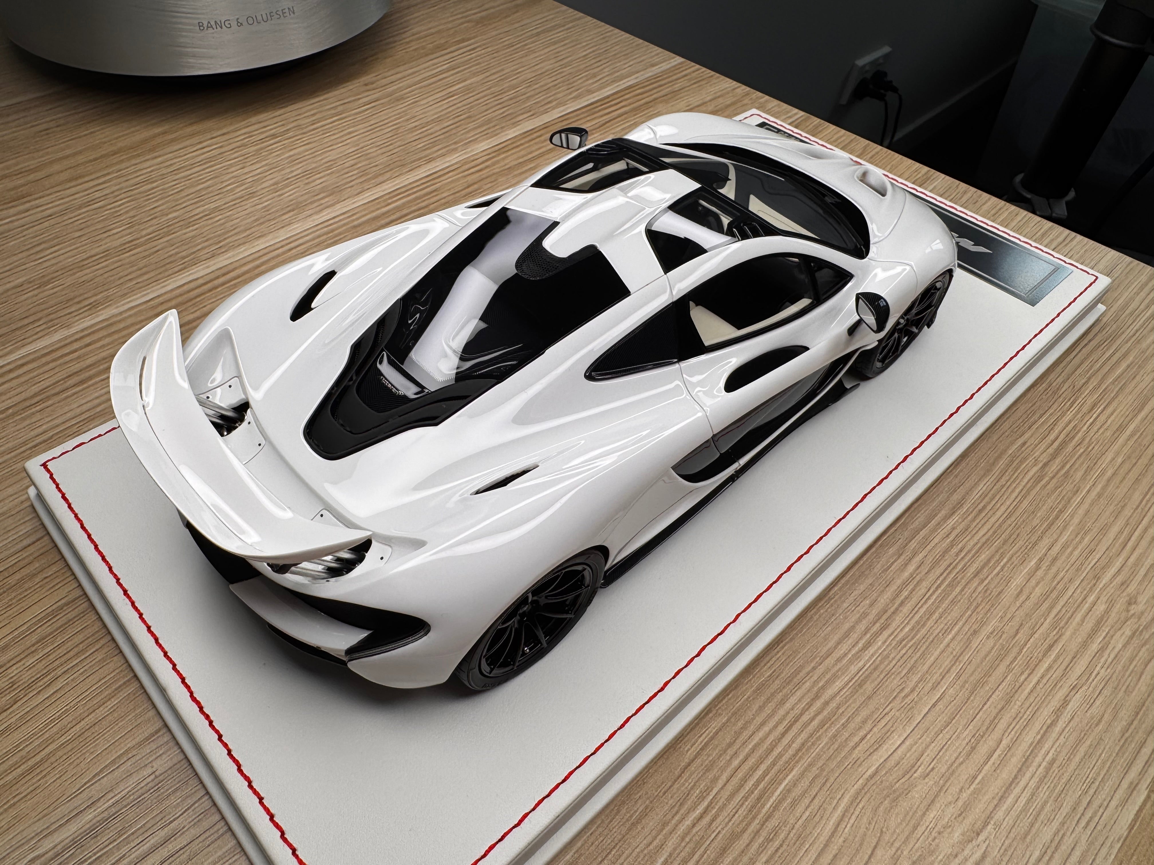 McLaren P1 - Silica White / Black - 1:18