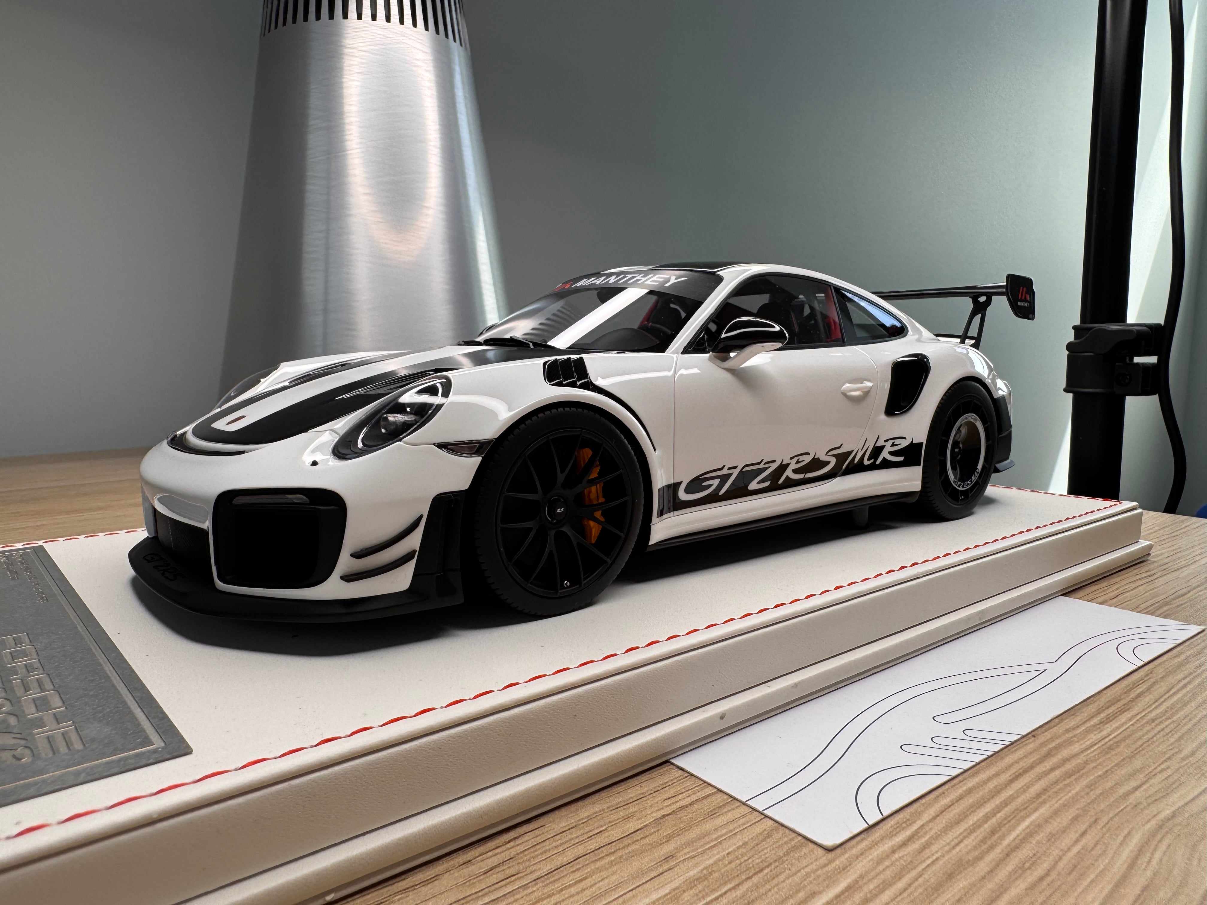 Porsche 911 GT2RSMR - White - 1:18