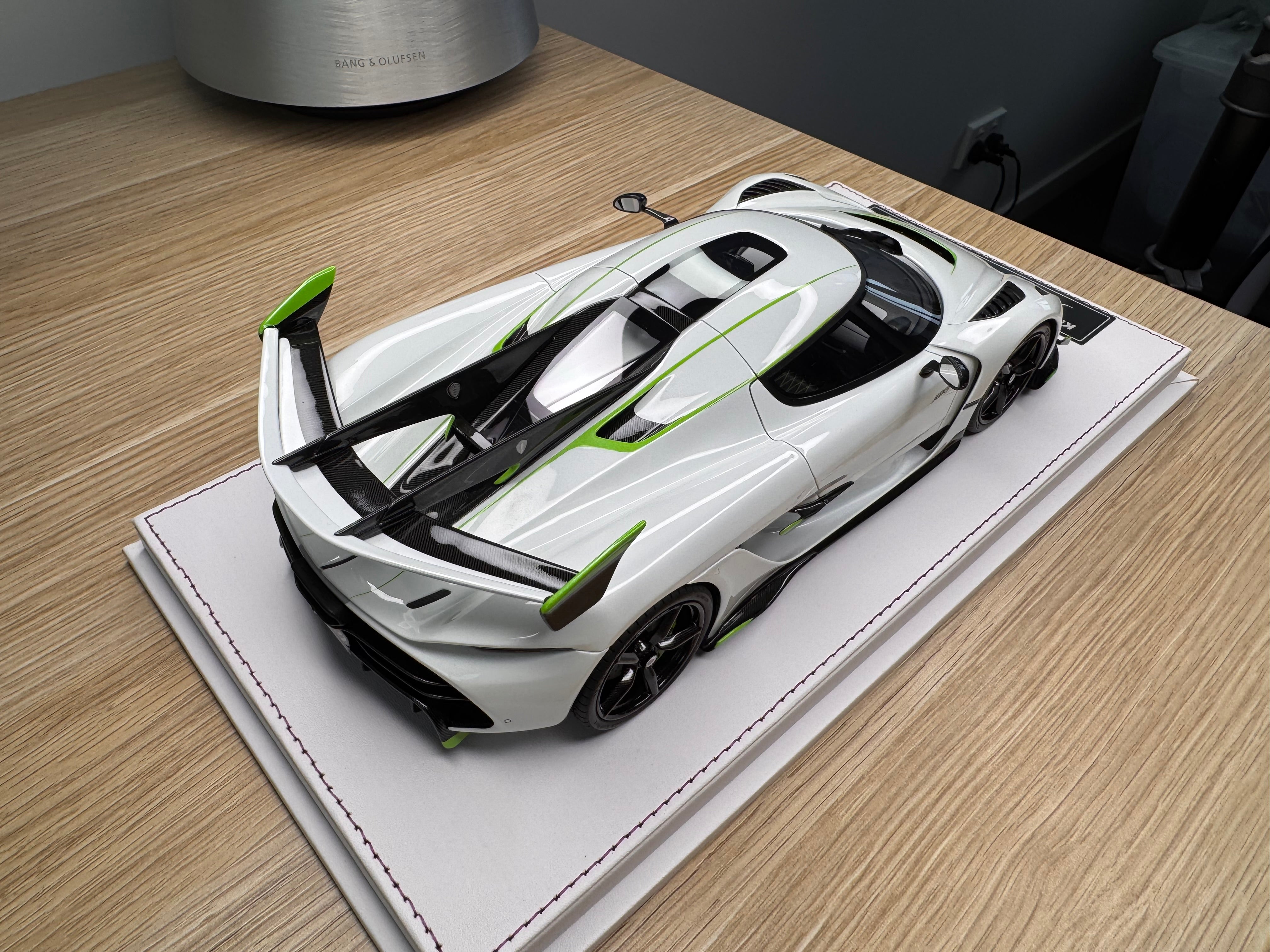 Koenigsegg Jesko 7362 PMC Special Project - Crystal White - 1:18
