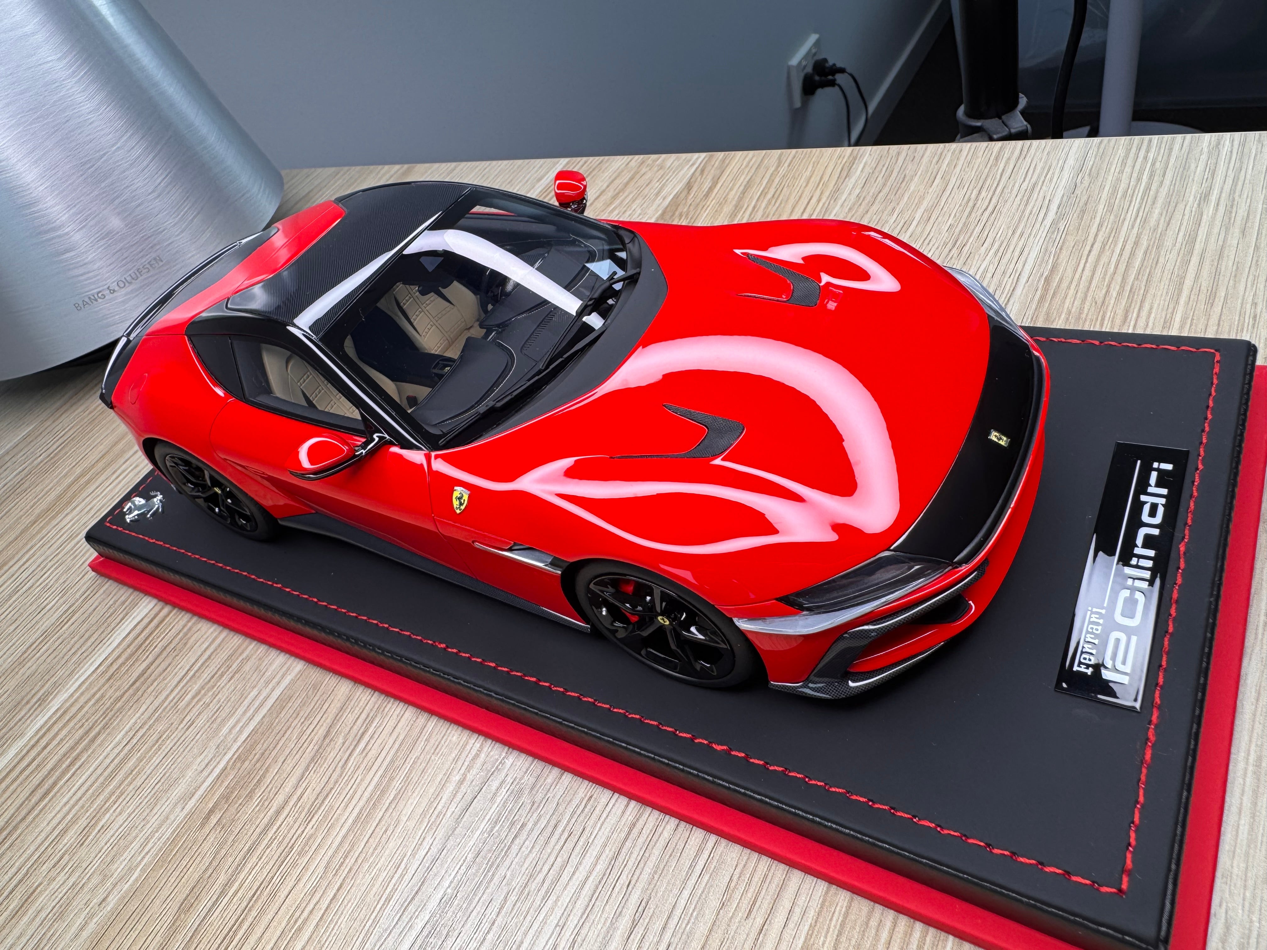 Ferrari 12 Cilindri - Rosso Scuderia - 1:18