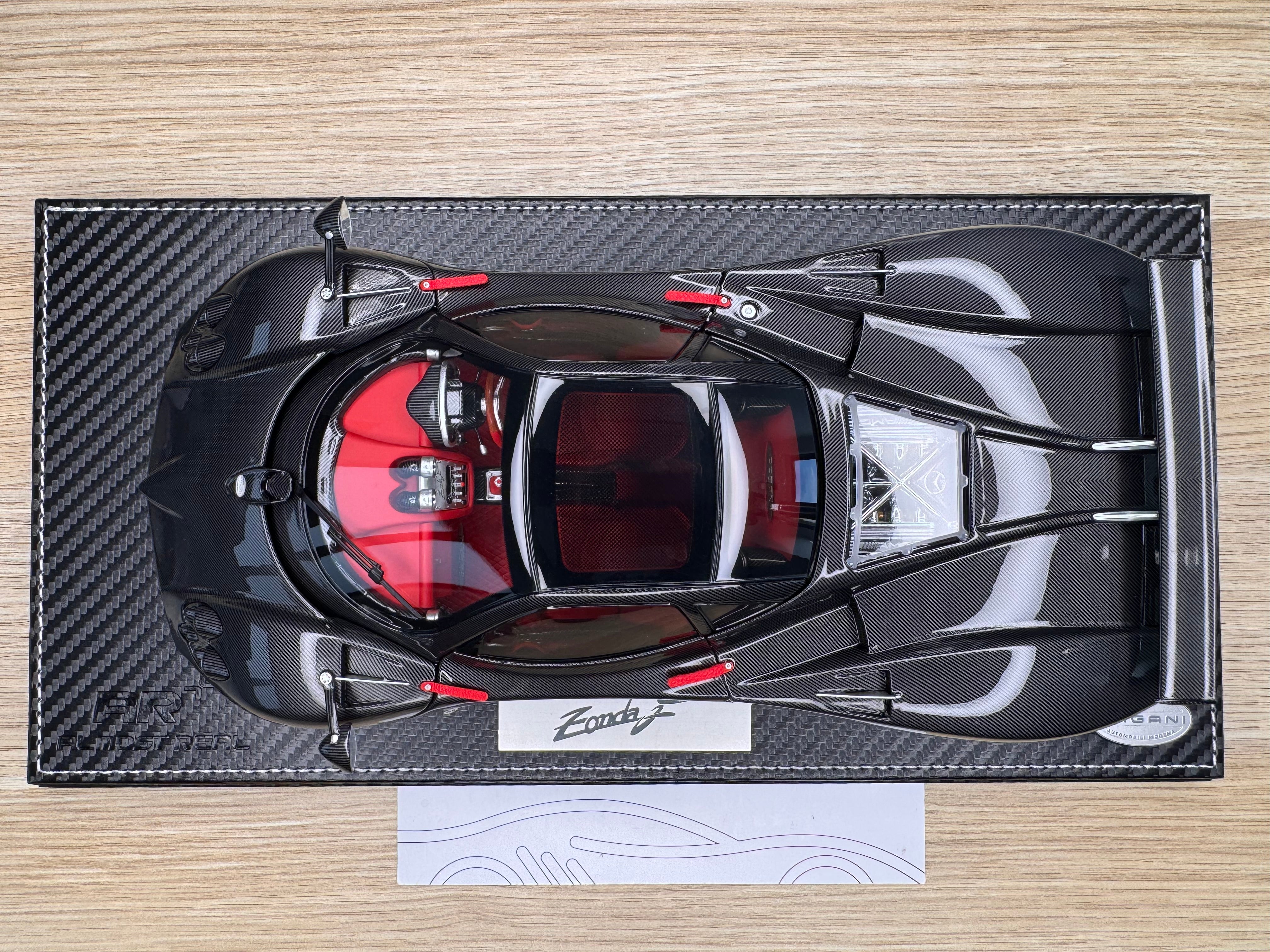 Pagani Zonda F - gloss carbon black OPEN PARTS - 1:18