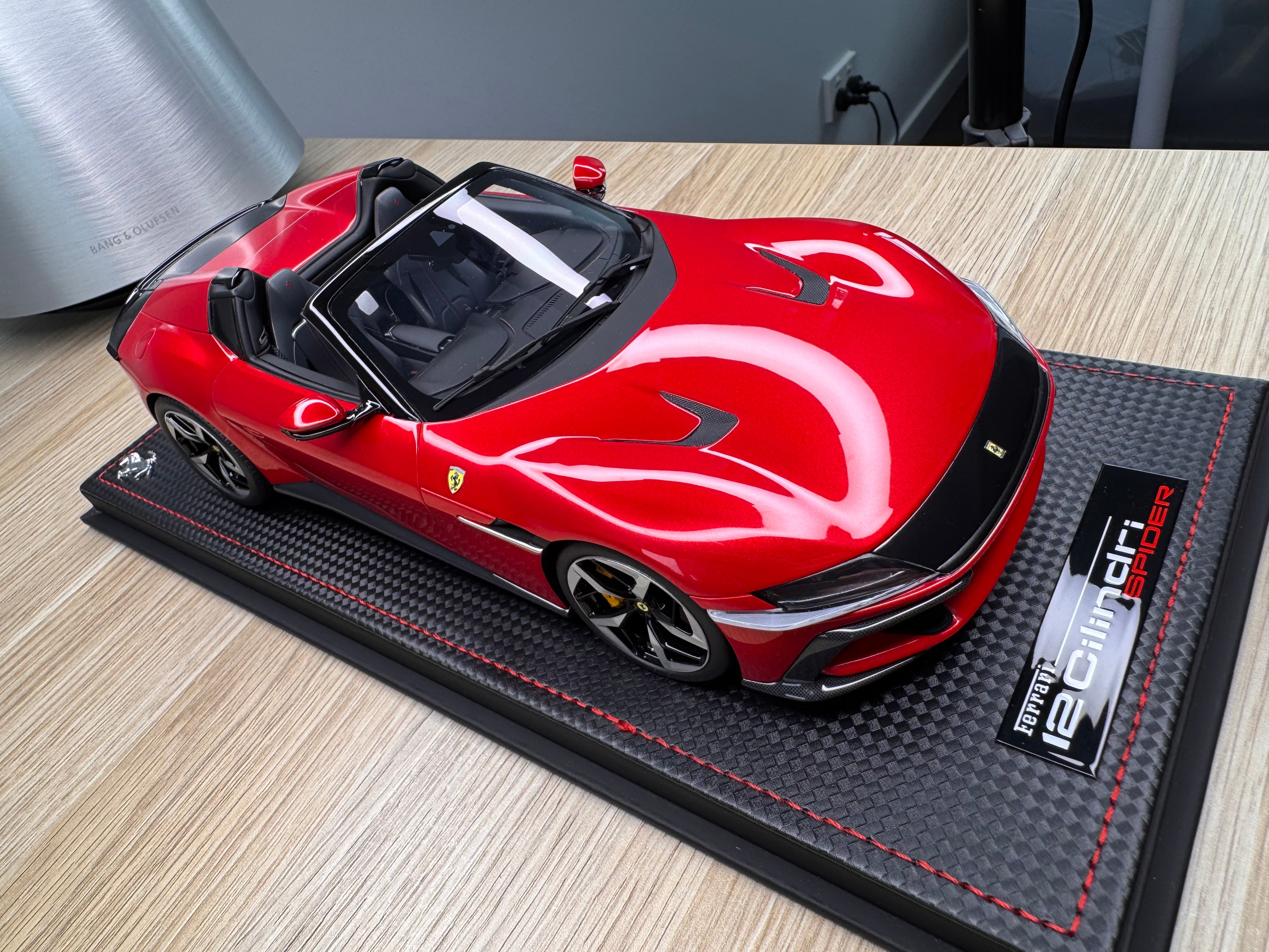 Ferrari 12 Cilindri Spider - Rosso Imola - 1:18