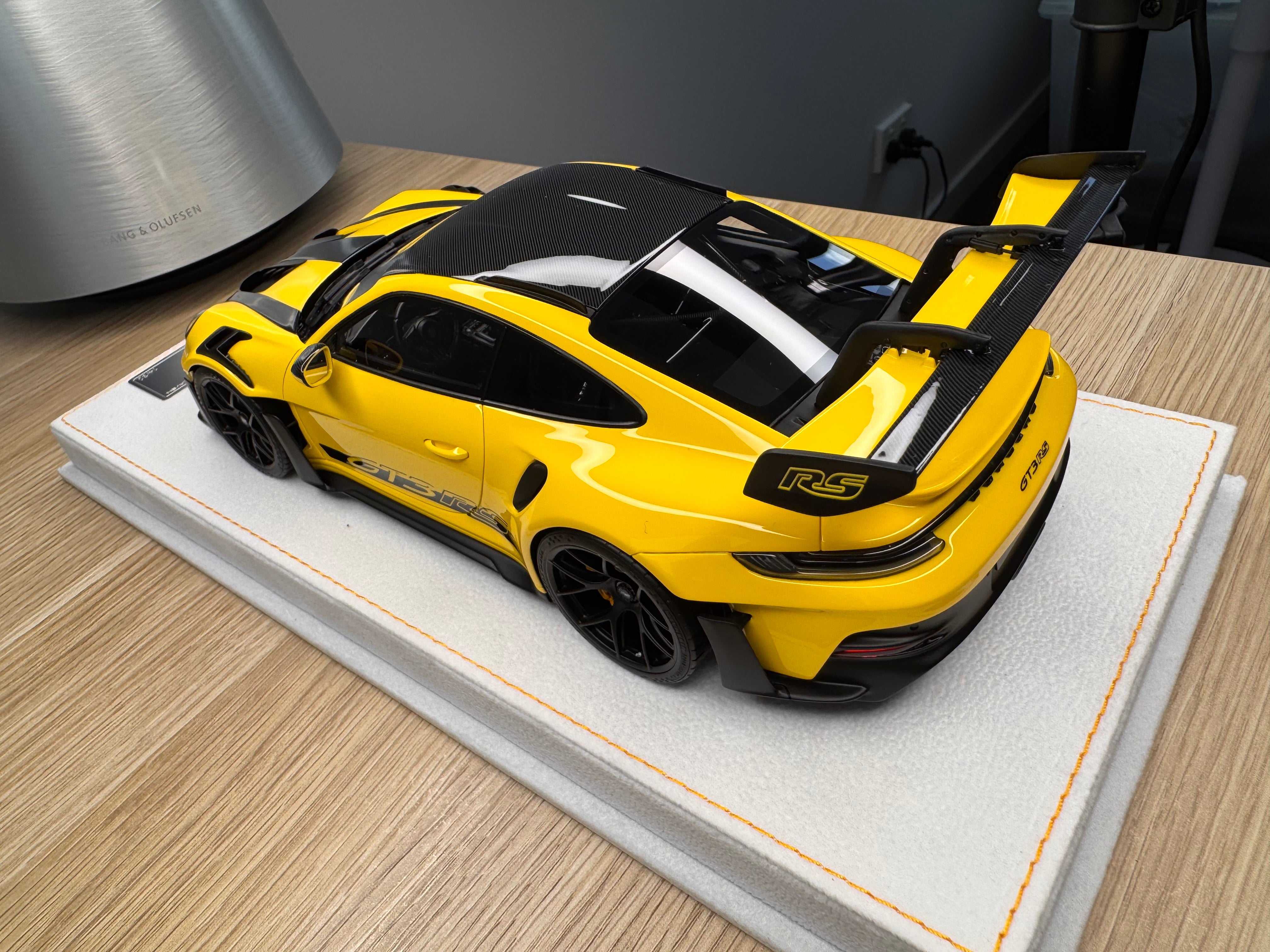 Porsche 911 992 GT3RS - Speed Yellow - 1:18