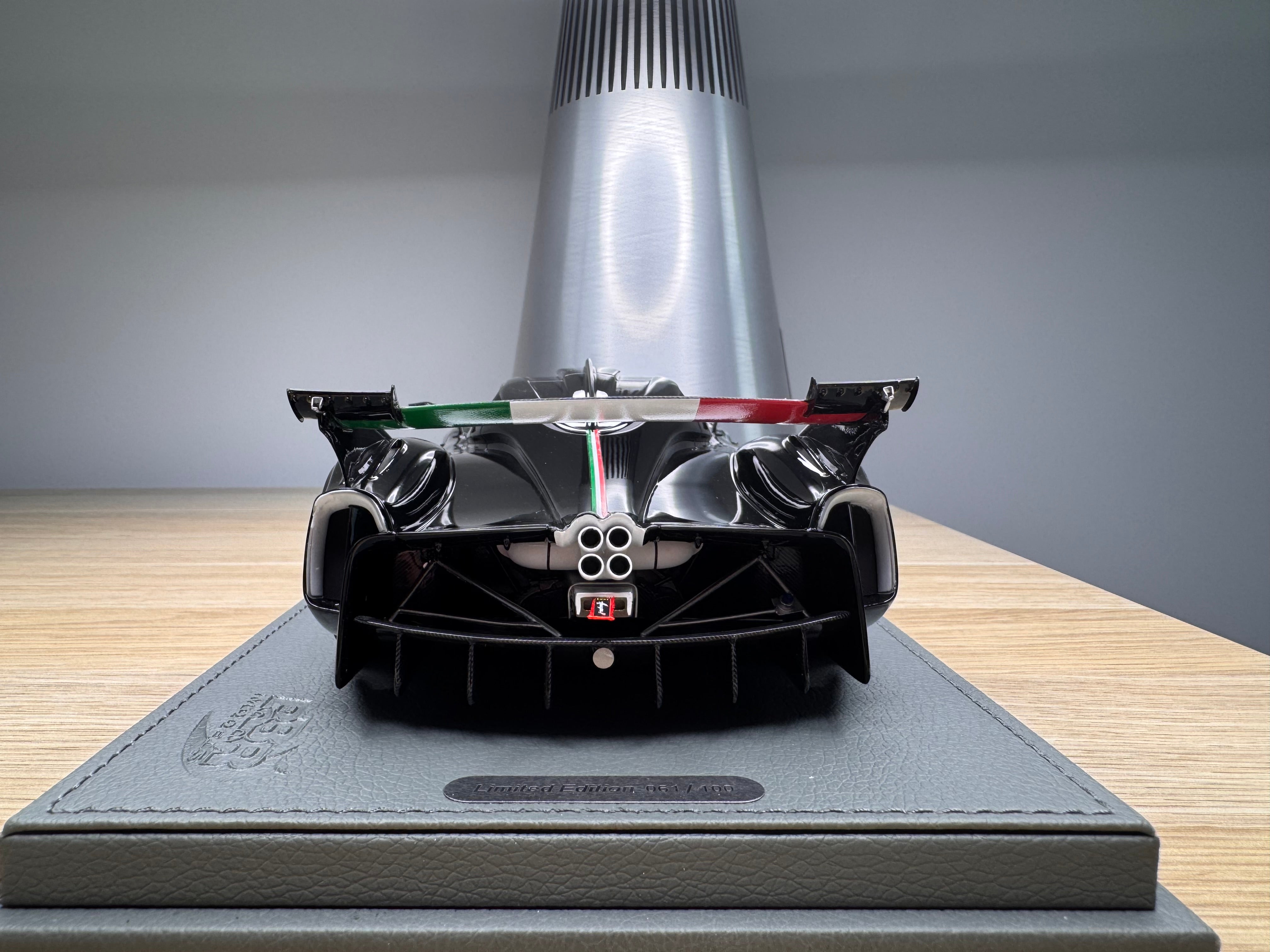 Pagani Huayra R - Gloss Black - 1:18