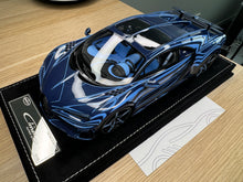 Load image into Gallery viewer, Bugatti Chiron Super Sport 300 - Blue Carbon Stripe - 1:18
