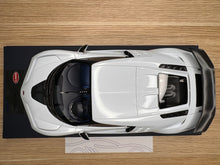 Load image into Gallery viewer, Bugatti Centodieci - quartz white - 1:18
