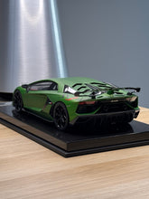 Load image into Gallery viewer, Lamborghini Aventador SVJ - Matte Green Pearl - 1:18
