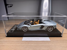 Load image into Gallery viewer, Lamborghini Aventador LP700-4 Roadster - Azzurro Thethis - 1:18
