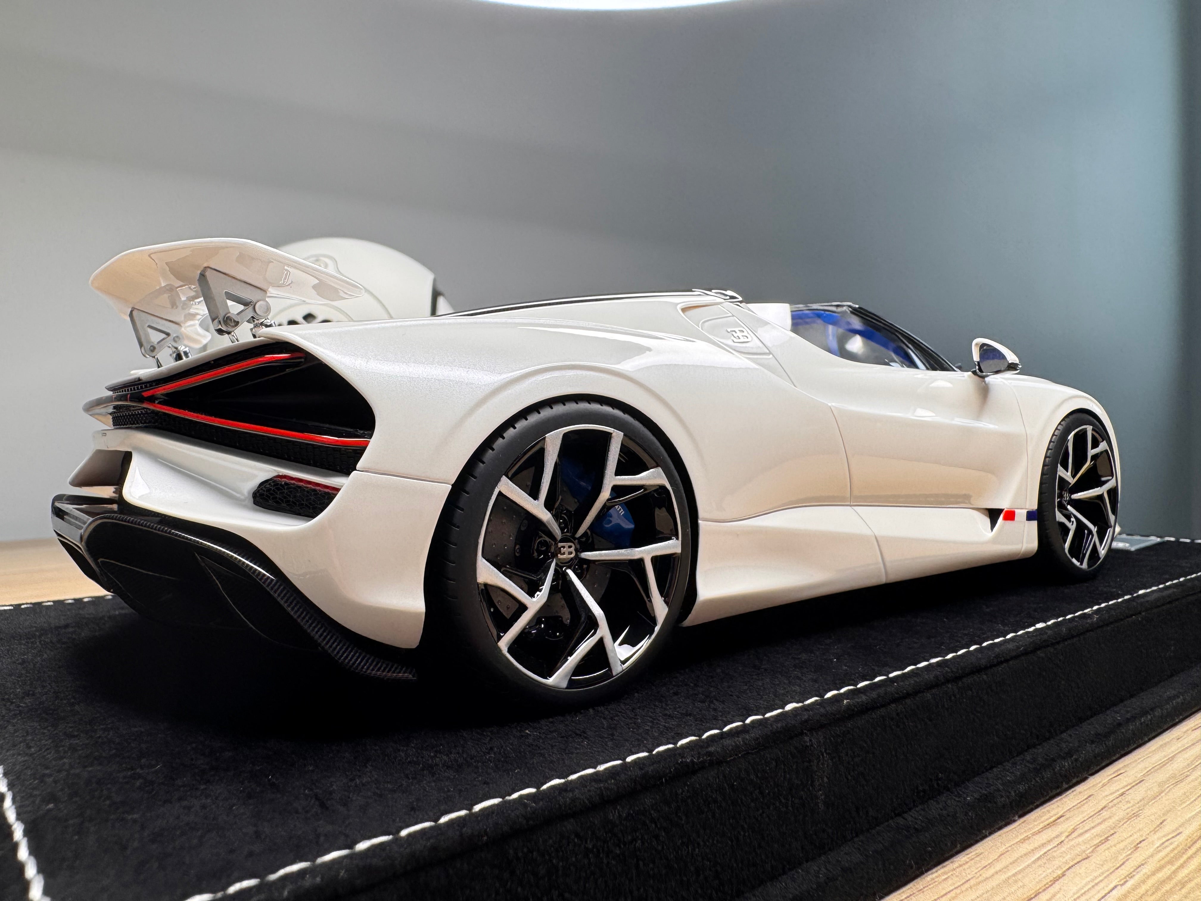 Bugatti Mistral - Pearl White - 1:18