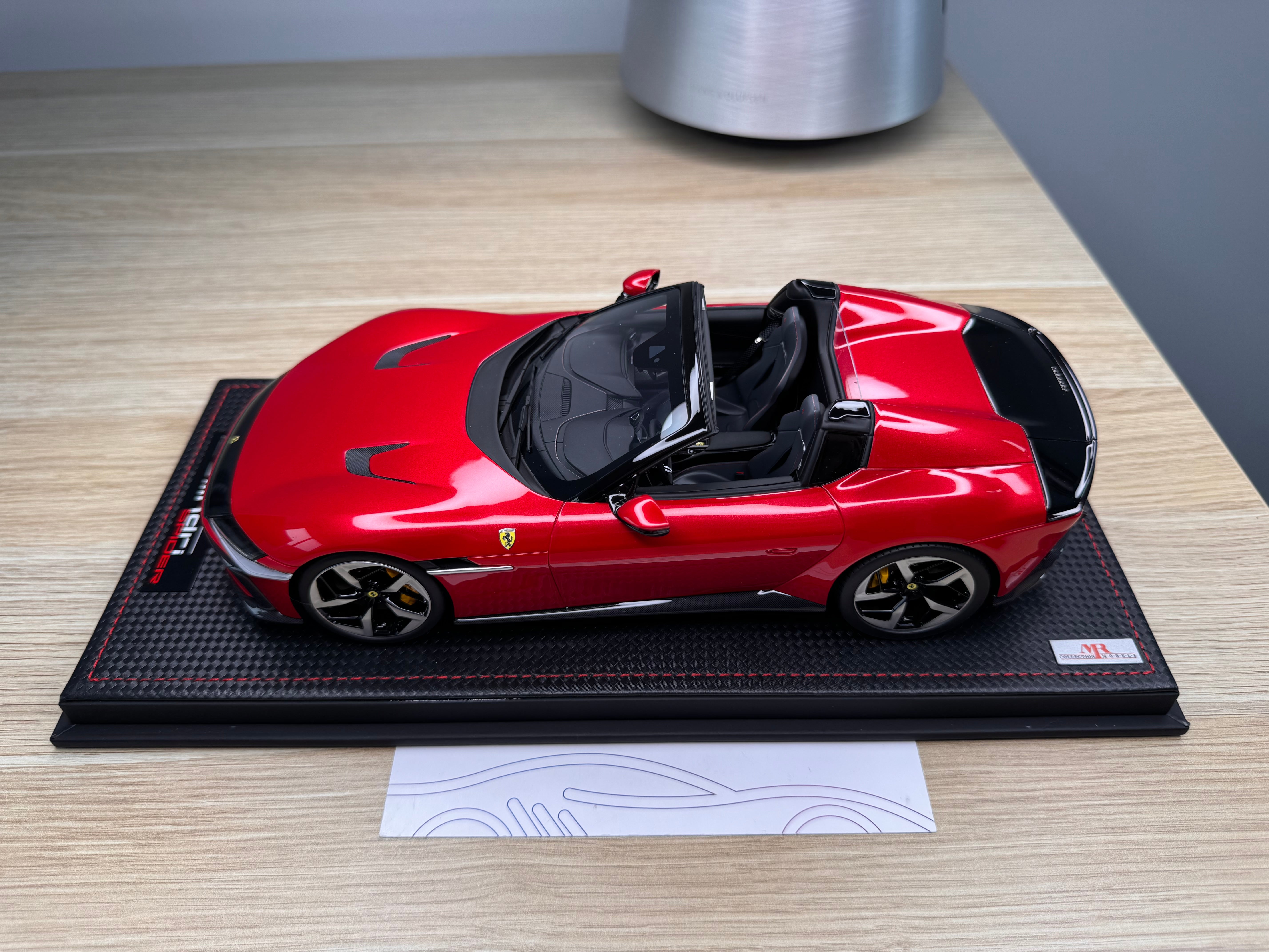 Ferrari 12 Cilindri Spider - Rosso Imola - 1:18